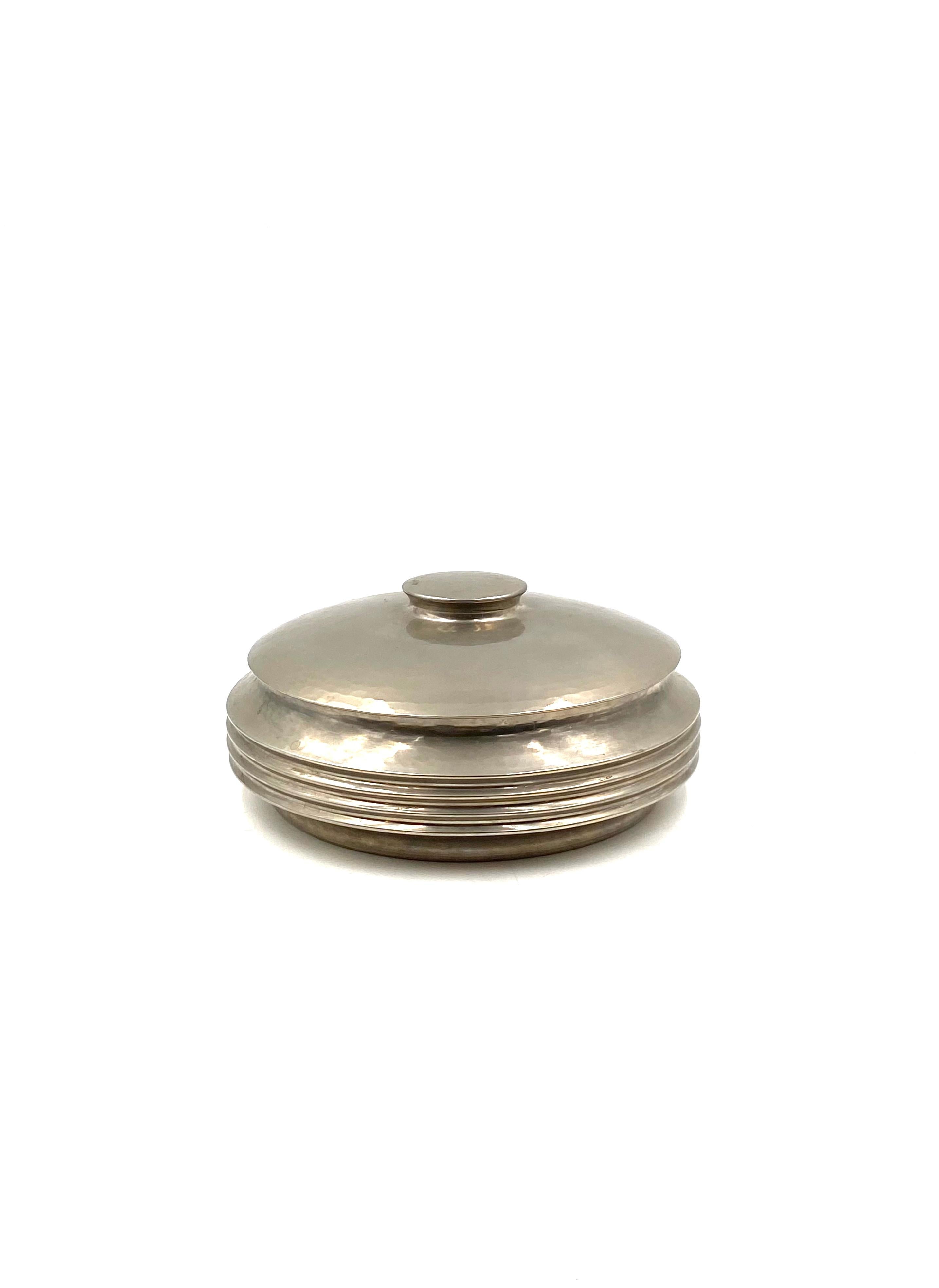 Italian Midcentury silver-plated hand-hammered brass box, Zanetto Padova Italy 1970s For Sale