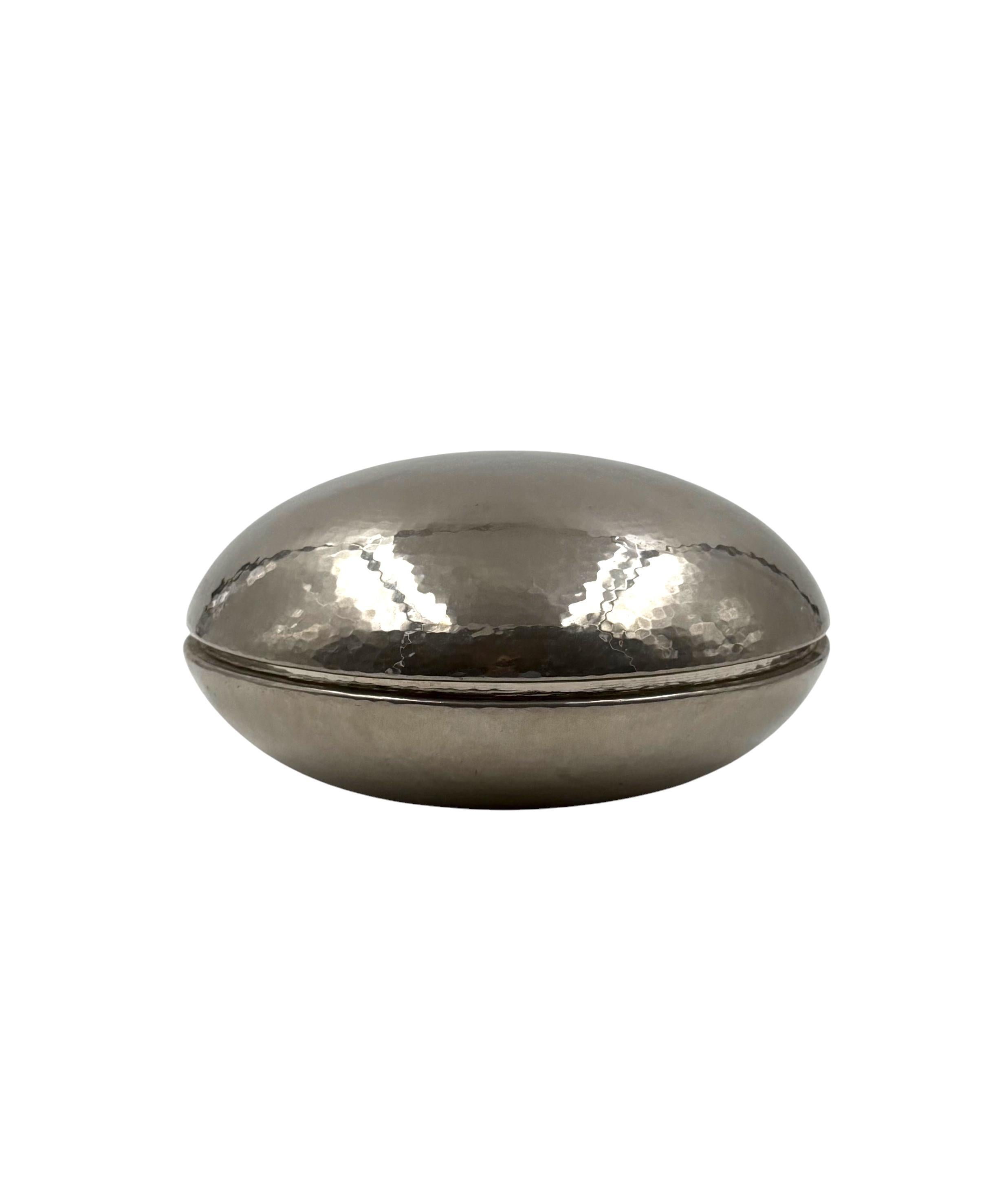 Midcentury silver-plated hand-hammered brass box, Zanetto Padova Italy 1970s in vendita 2