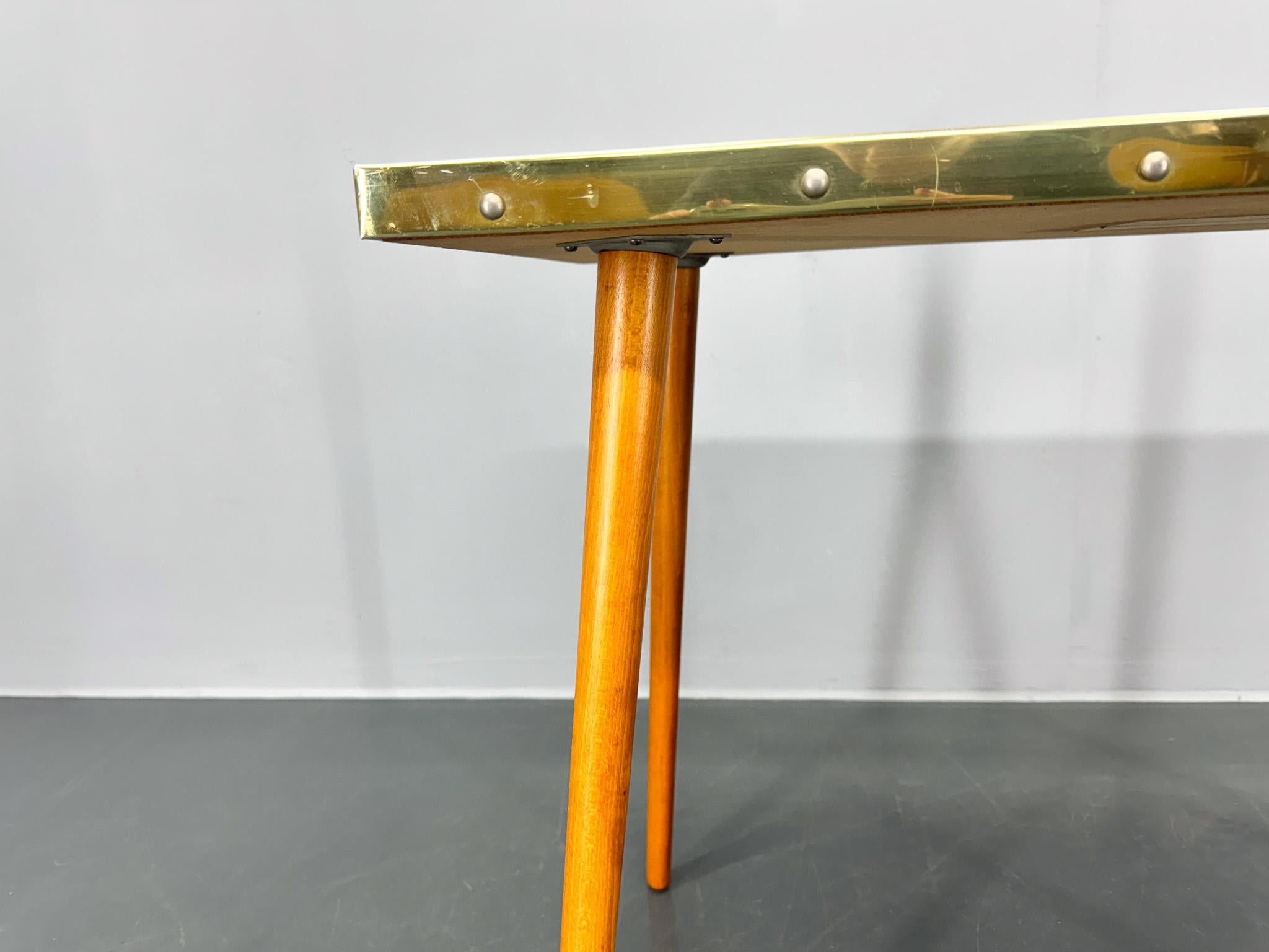 Petite table d'appoint en verre du milieu du siècle, Allemagne Bon état - En vente à Praha, CZ