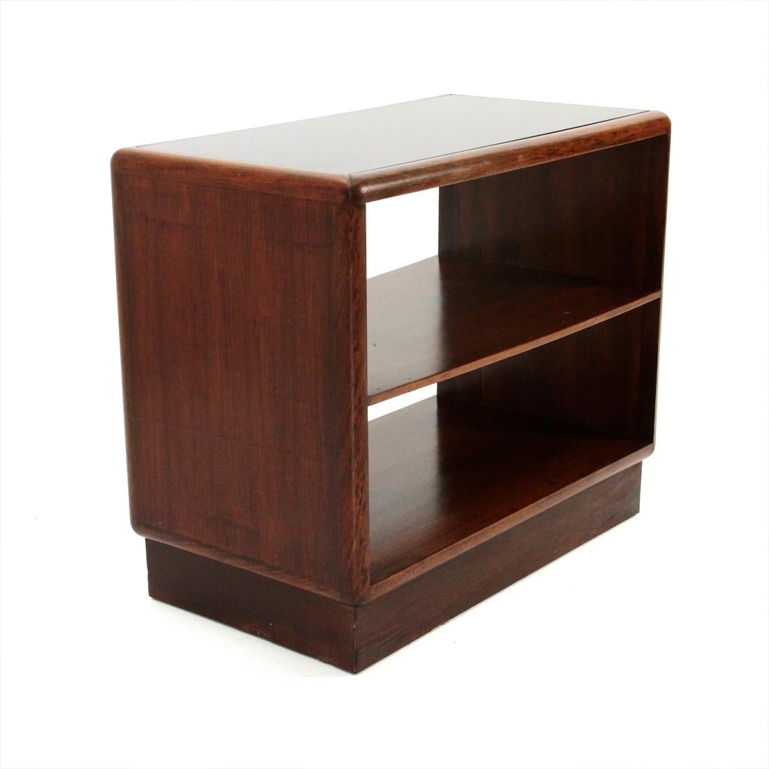 Italian manufacture library produced in the 1950s.
Structure in teak veneered wood with rounded edges and corners.
Veneered wood shelf.
Upper top in black glass.
Good general condition, some signs due to normal use over time, slightly curved