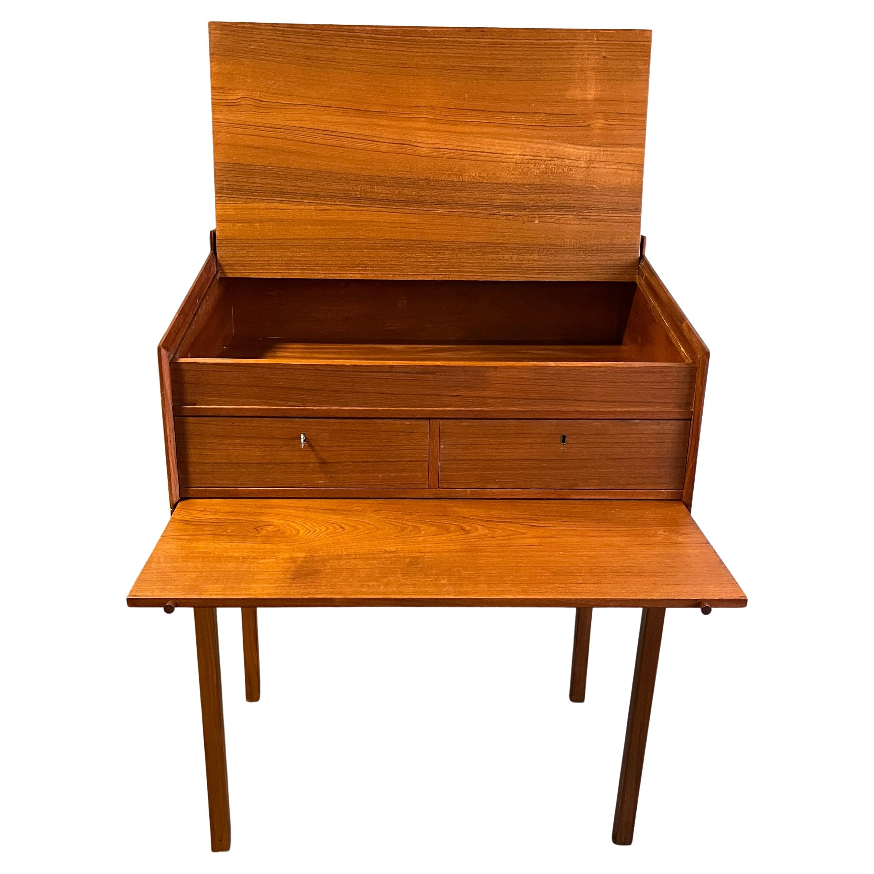 Midcentury Danish Standing Writing or Drafting Teak Desk  In Good Condition In BROOKLYN, NY