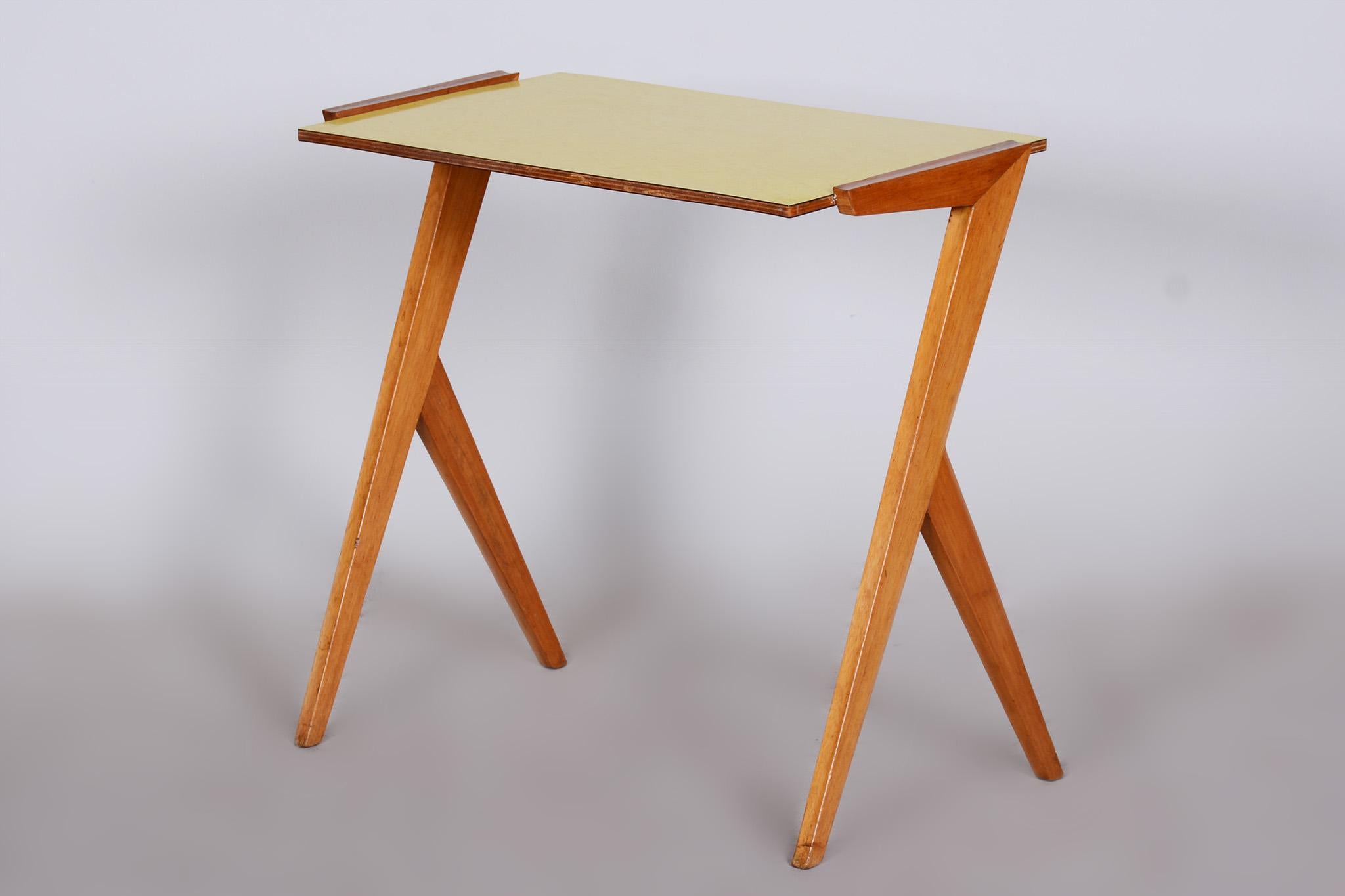Restored midcentury small yellow table.

Source: Czechia
Period: 1950-1959
Material: Beech, Umakart

Stable construction.
Refreshed polish.