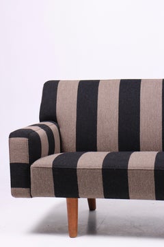 Divano del Medioevo di Hans Wegner, anni '60