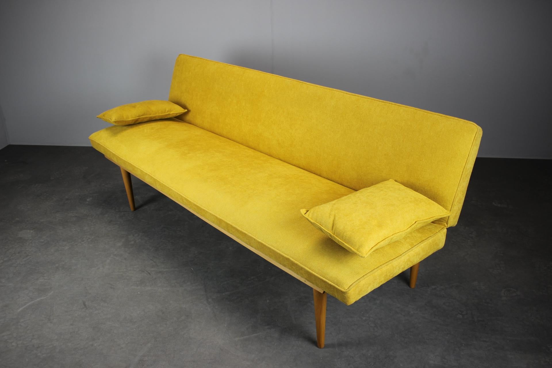 Midcentury Sofa Designed by Miroslav Navrátil, 1960s en vente 4