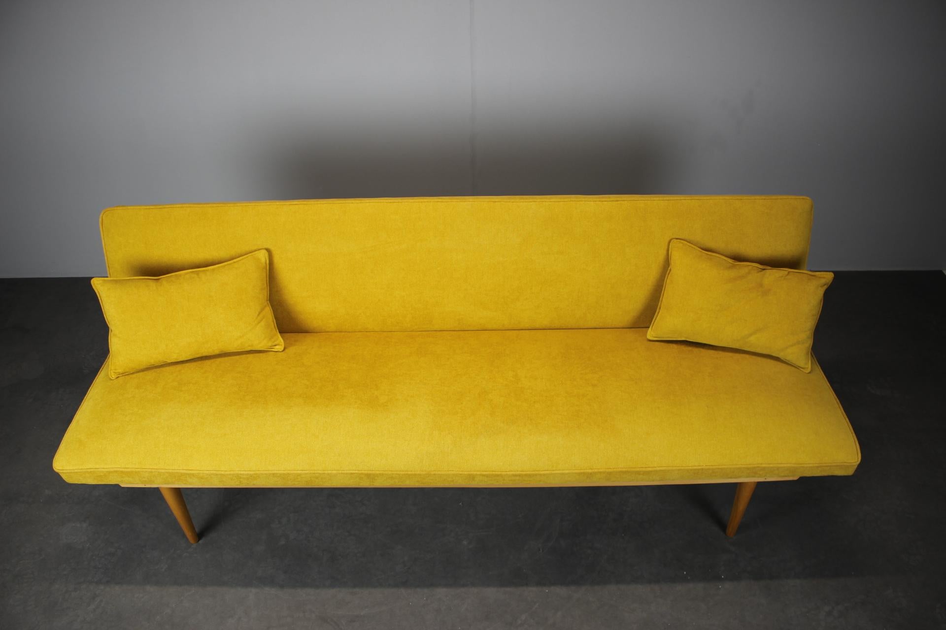 Mid-Century Modern Midcentury Sofa Designed by Miroslav Navrátil, 1960s en vente