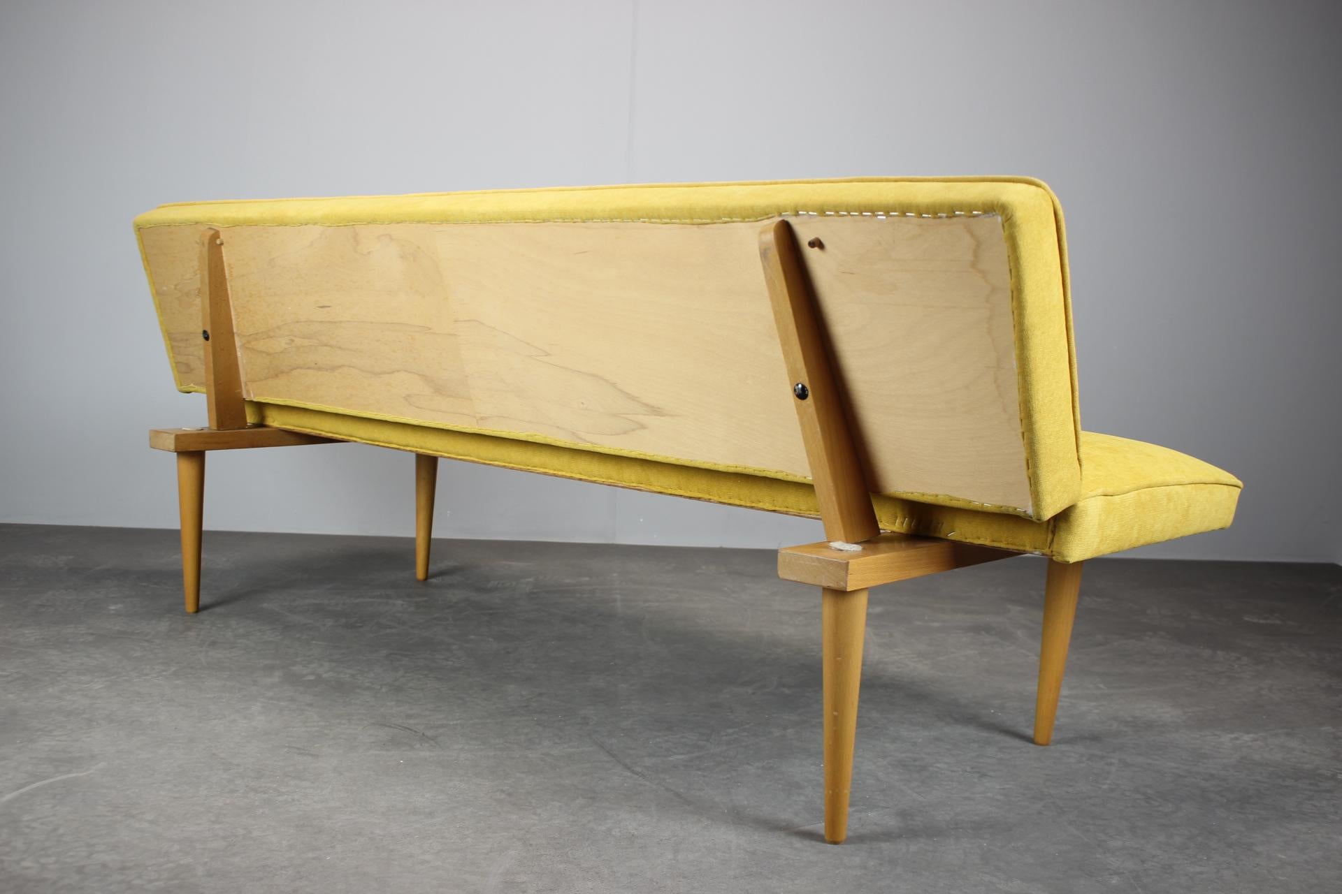 Milieu du XXe siècle Midcentury Sofa Designed by Miroslav Navrátil, 1960s en vente