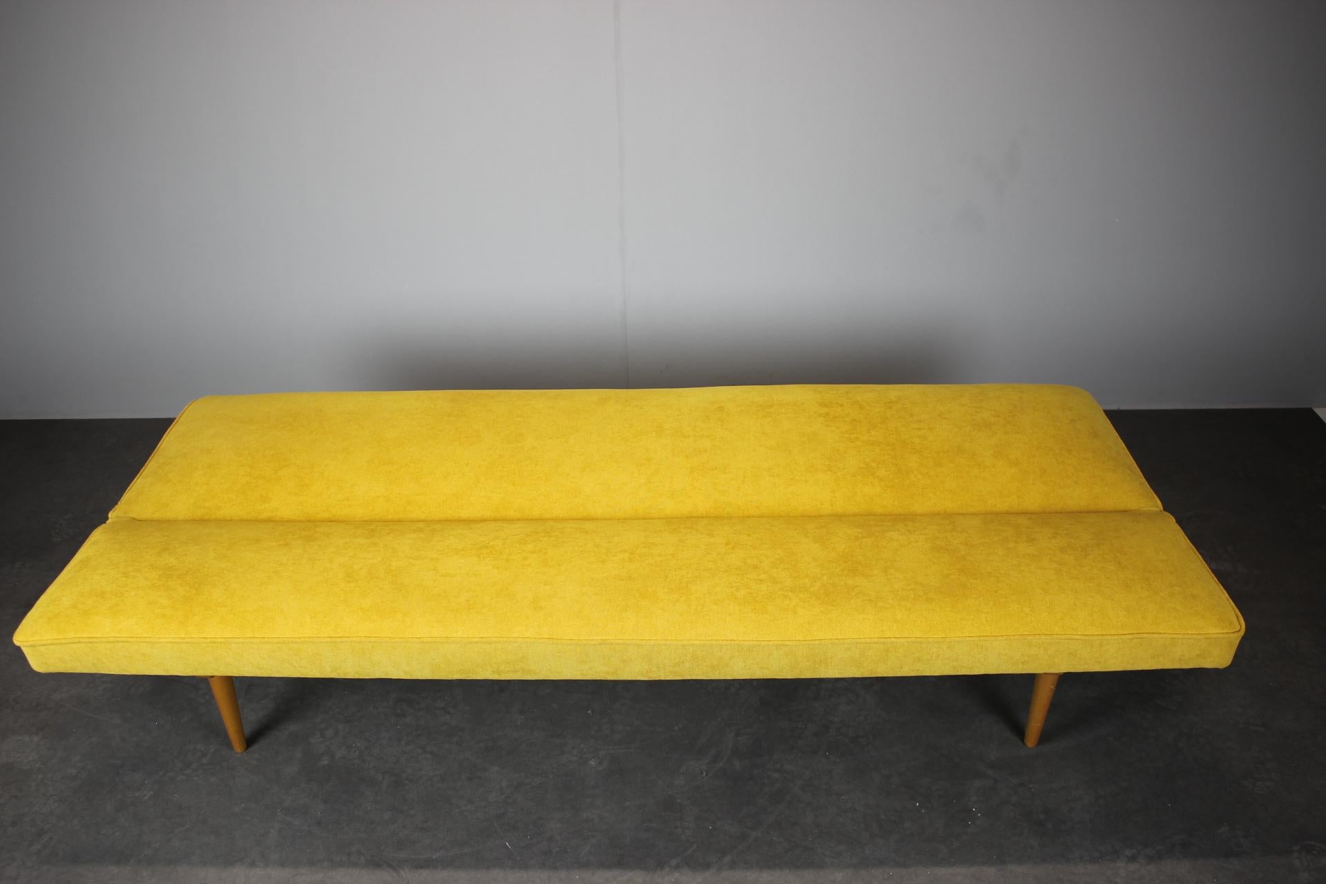 Midcentury Sofa Designed by Miroslav Navrátil, 1960s en vente 1