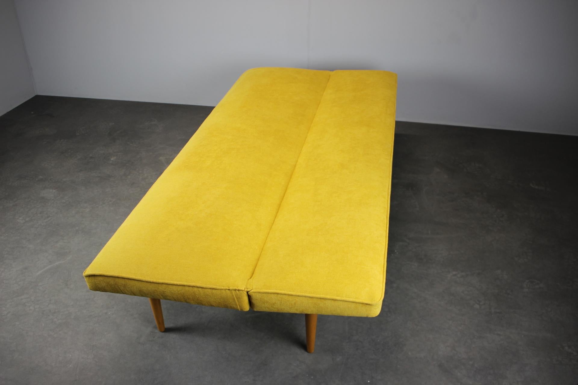 Midcentury Sofa Designed by Miroslav Navrátil, 1960s en vente 2