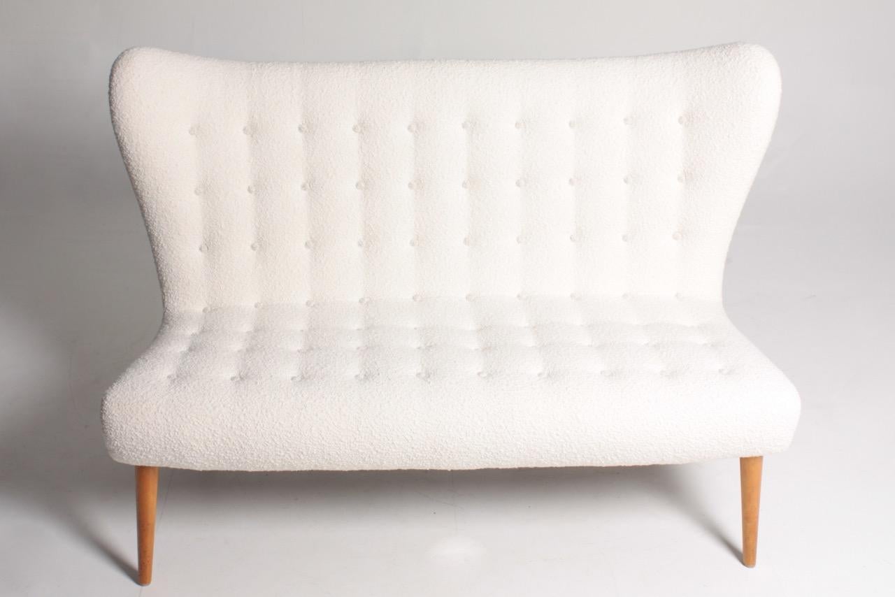 Sculptural sofa upholstered in bouclé. Designed by Elias Svedberg. Great condition. Made in Sweden, 1940s.
