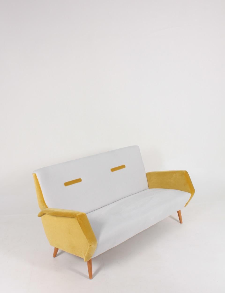 Midcentury Sofa in French Velvet by Gio Ponti, 1950s In Good Condition In Lejre, DK