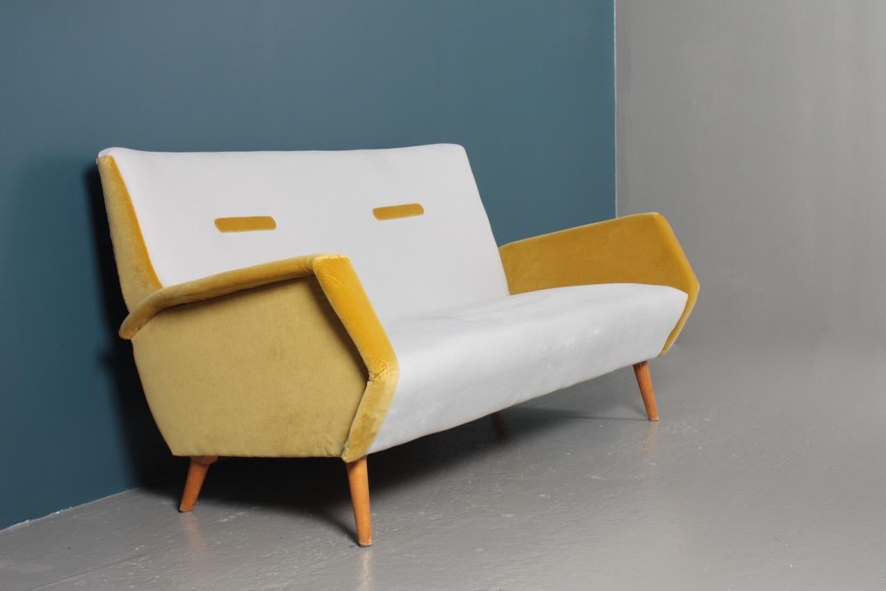 Midcentury Sofa in French Velvet by Gio Ponti, 1950s 1