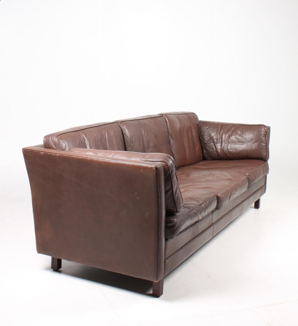Midcentury Sofa in Patinated Leather by Mogens Hansen, Danish Design In Good Condition In Lejre, DK