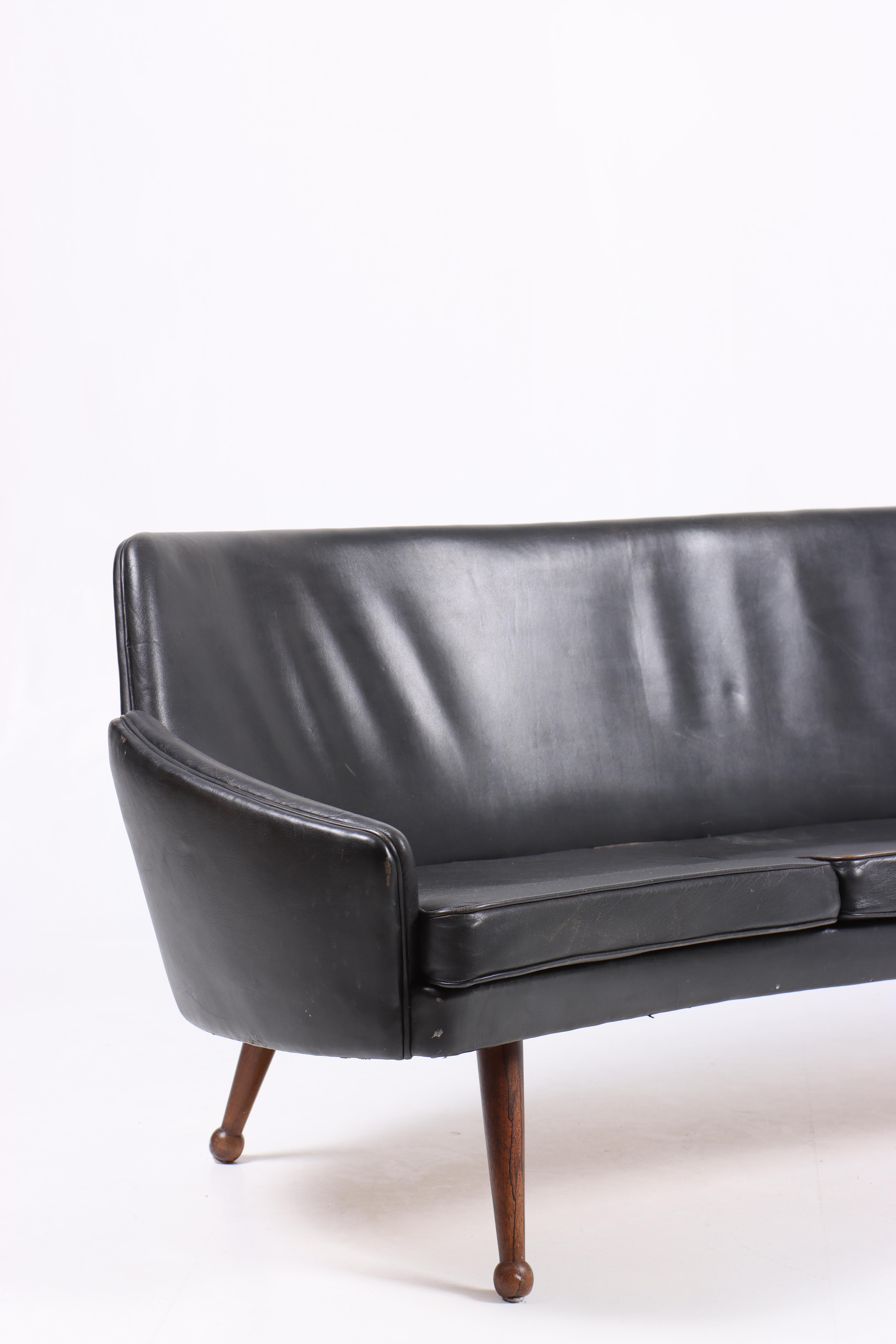 Midcentury Sofa in Patinated Leather, Danish Design 1950s For Sale 1