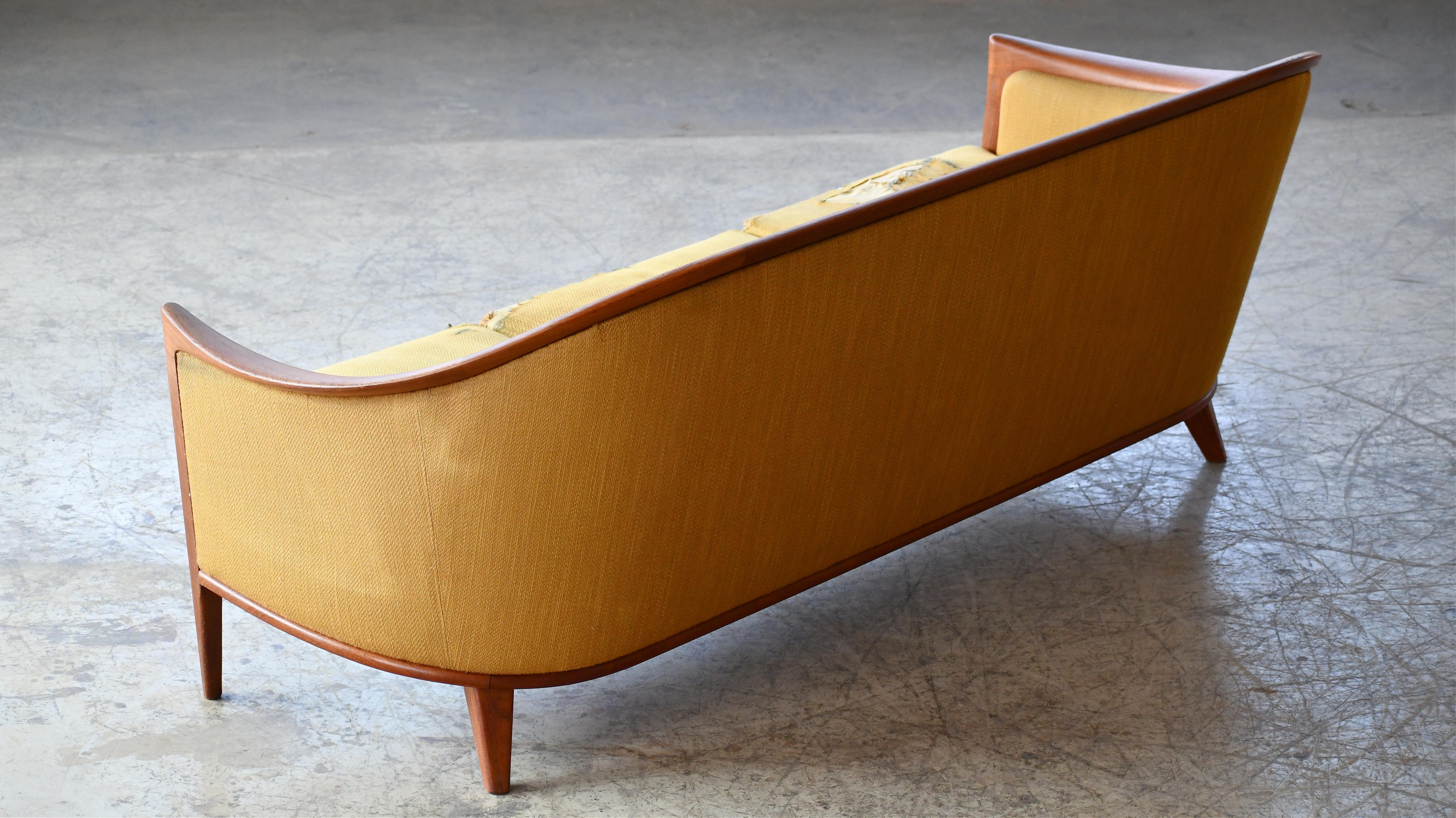 Sofa-Modell „Aristokrat“ aus der Mitte des Jahrhunderts von Bertil Fridhagen, Schweden, 1960er Jahre (Mitte des 20. Jahrhunderts)