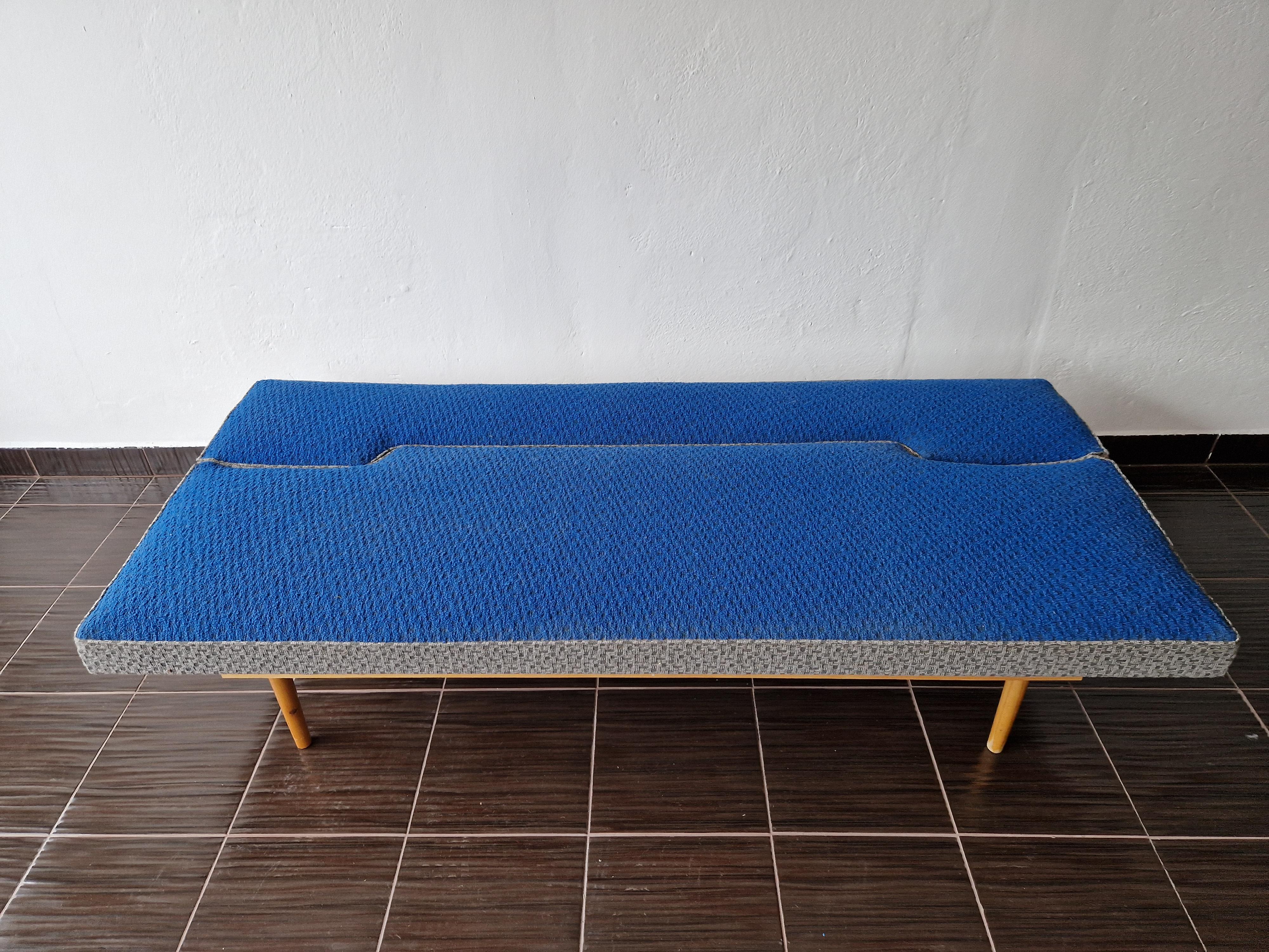 Midcentury Sofa or Daybed designed by Miroslav Navratil, 1960s. For Sale 7