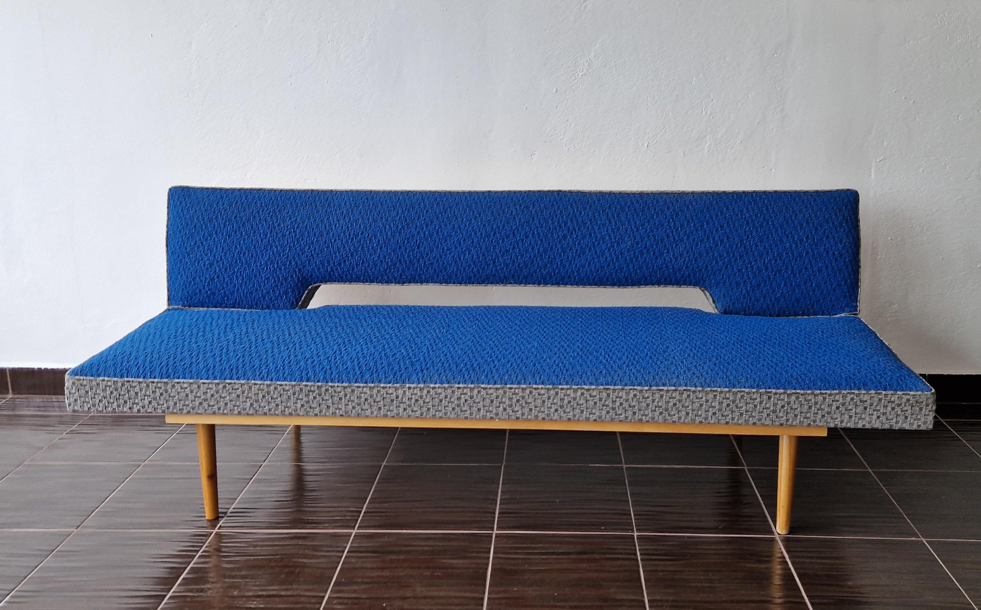 - very practical
- rare colored
- confortable
- iconic model