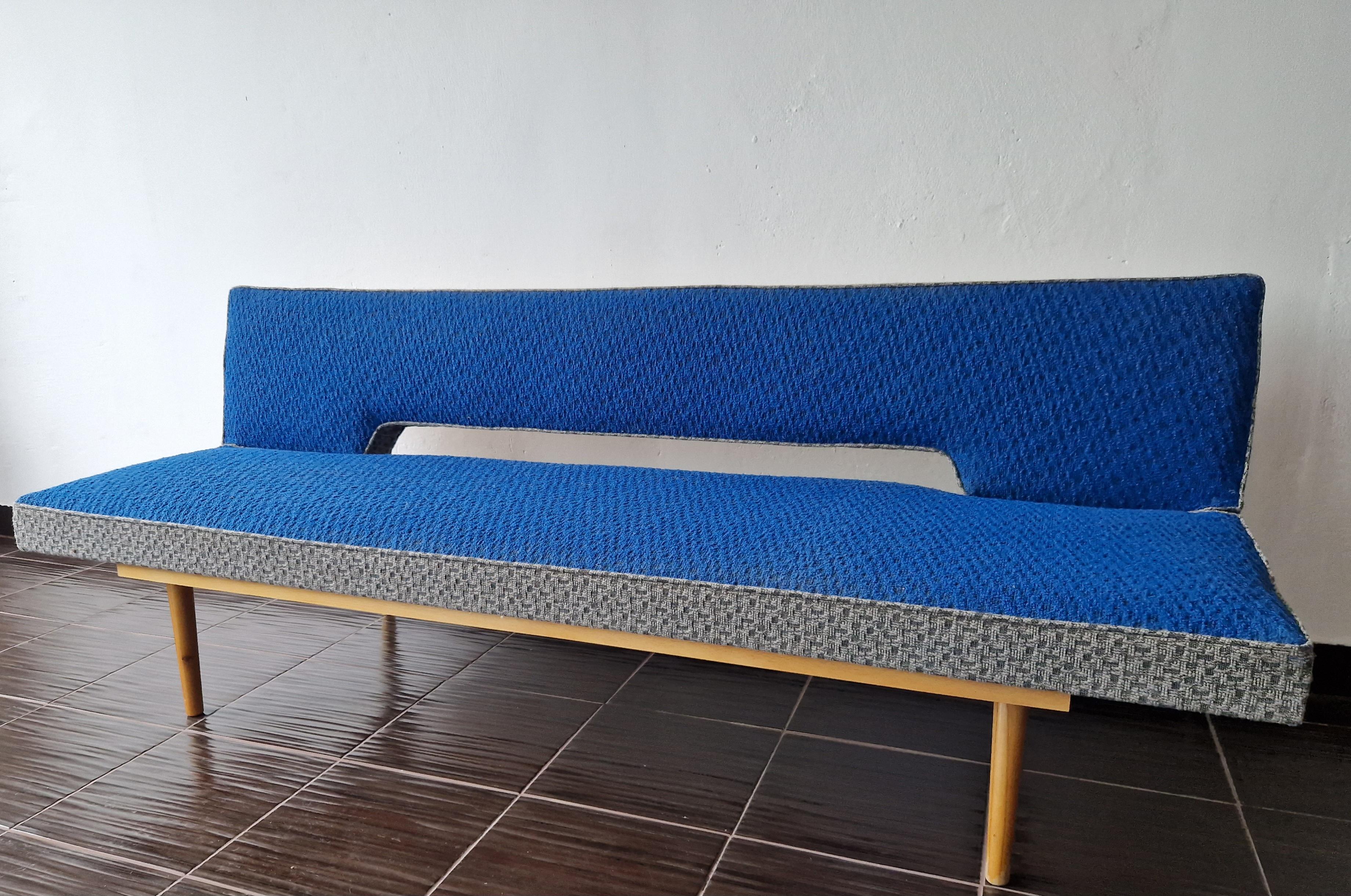 Midcentury Sofa or Daybed designed by Miroslav Navratil, 1960s. In Good Condition For Sale In Praha, CZ