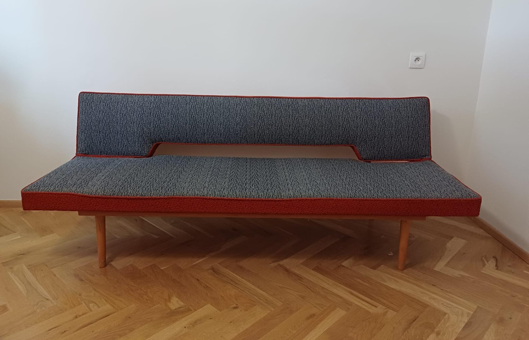 Sofa oder Daybed aus der Jahrhundertmitte, entworfen von Miroslav Navratil, 1960er Jahre. im Angebot 1