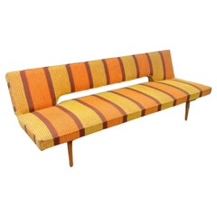 Sofá o sofá cama de mediados de siglo diseñado por Miroslav Navratil, década de 1960.