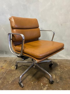Chaises à rembourrage souple du milieu du siècle par Eames pour Herman Miller