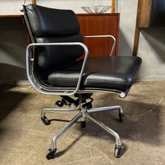 Chaises à coussins souples du milieu du siècle dernier d'Eames pour Herman Miller