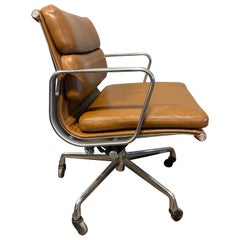 Chaises à rembourrage souple du milieu du siècle par Eames pour Herman Miller