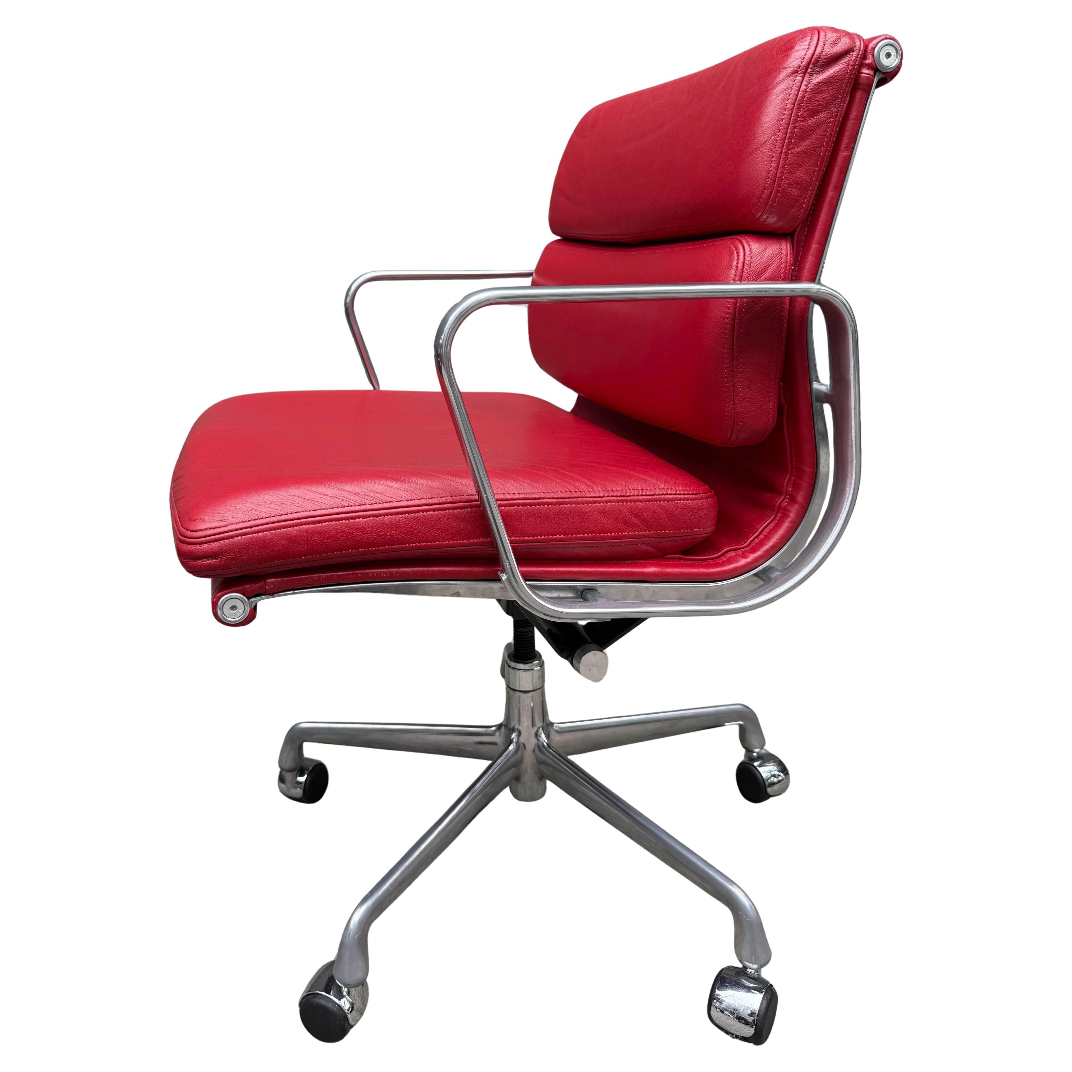 Sedie Midcentury con pad morbido di Eames per Herman Miller 'Three Available' In condizioni buone in vendita a BROOKLYN, NY