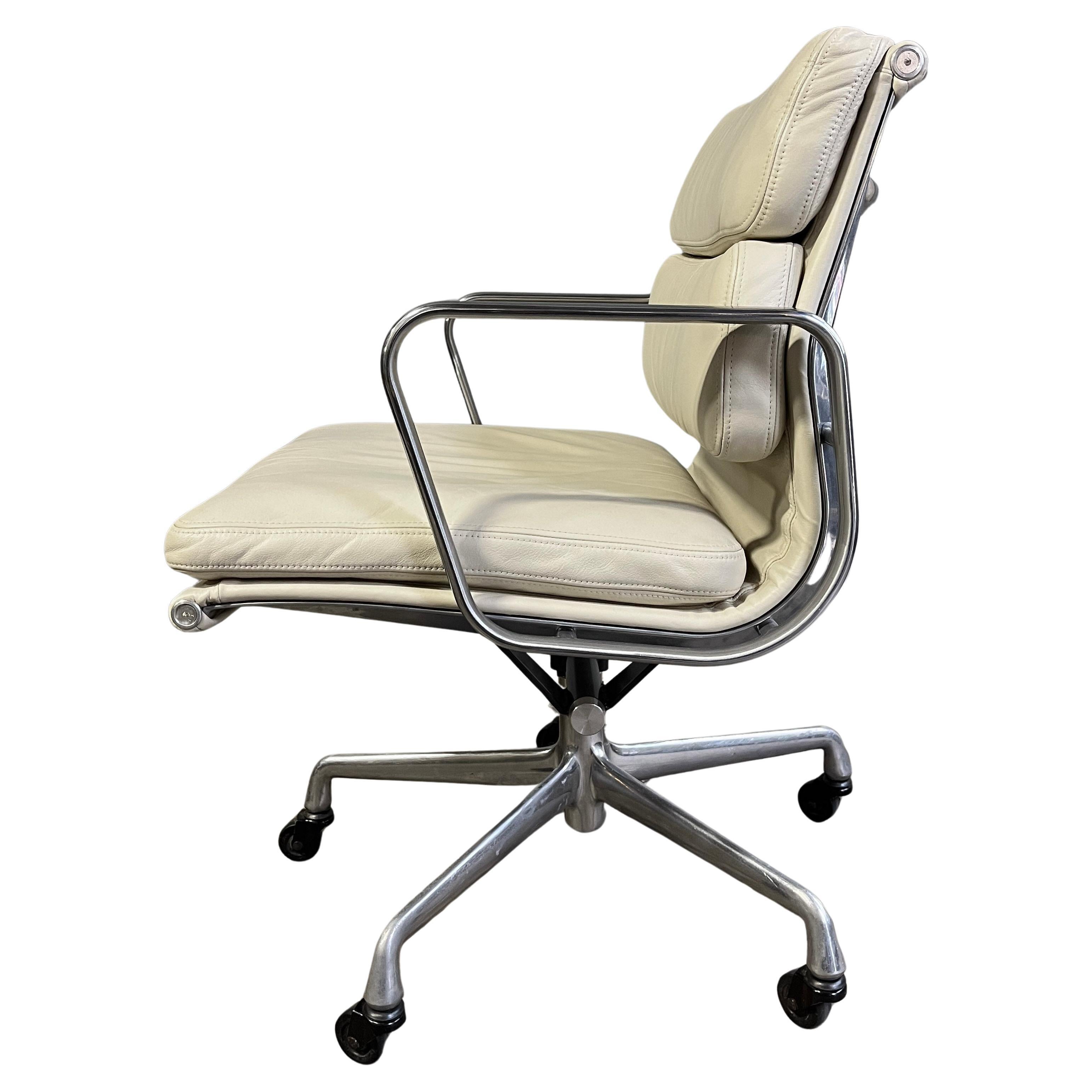 Mid-Century Modern Midcentury Soft Pad Chair White Leather Eames for Herman Miller  For Sale