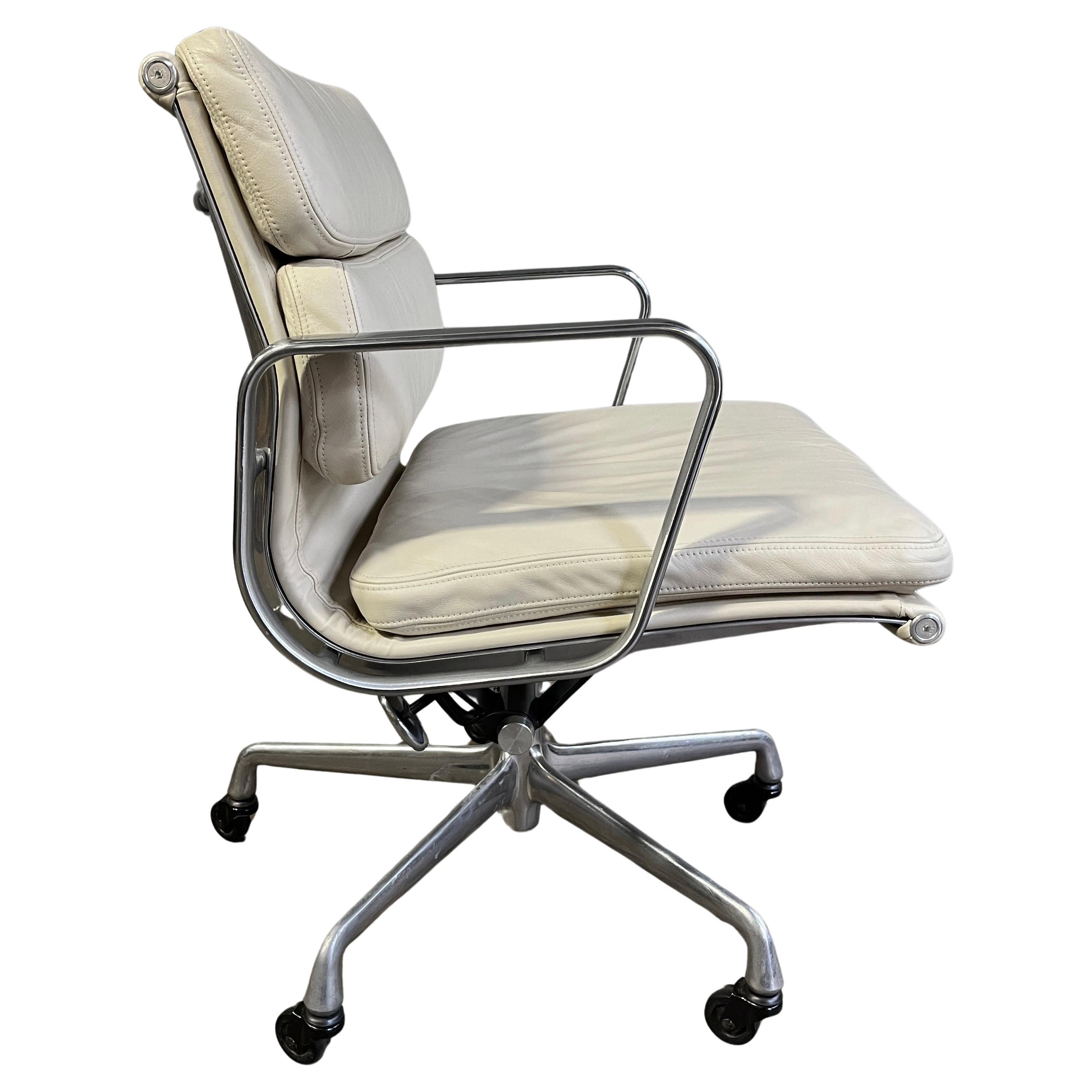 Midcentury Soft Pad Chair White Leather Eames for Herman Miller  In Good Condition For Sale In BROOKLYN, NY