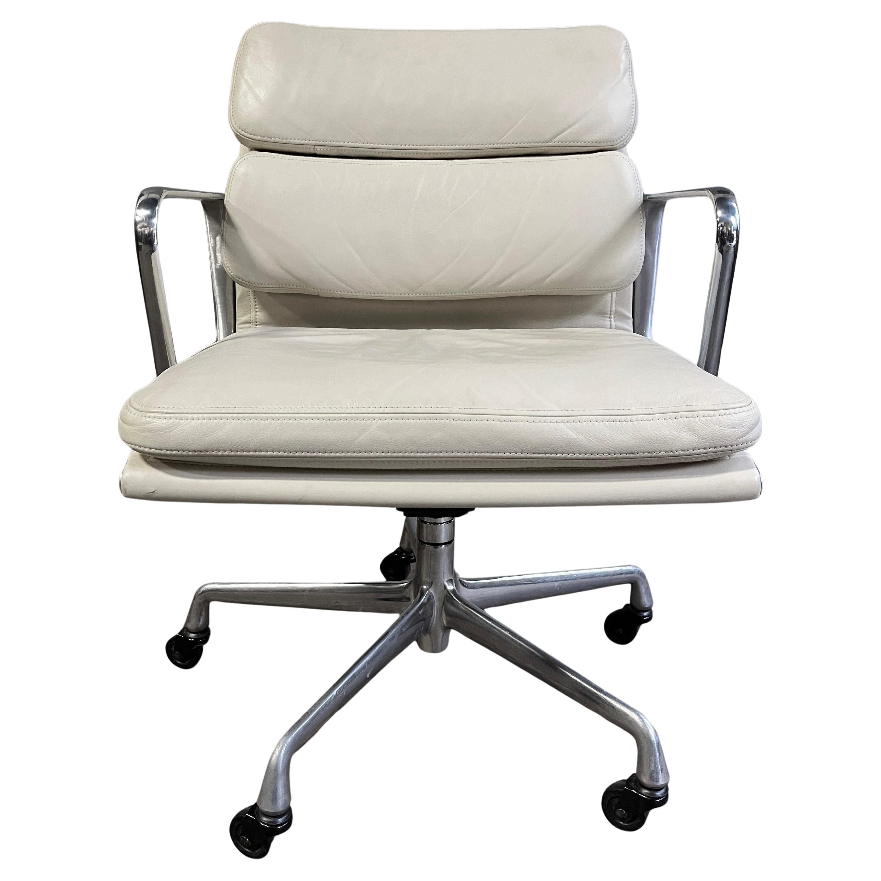 Midcentury Soft Pad Chair White Leather Eames for Herman Miller  For Sale 1