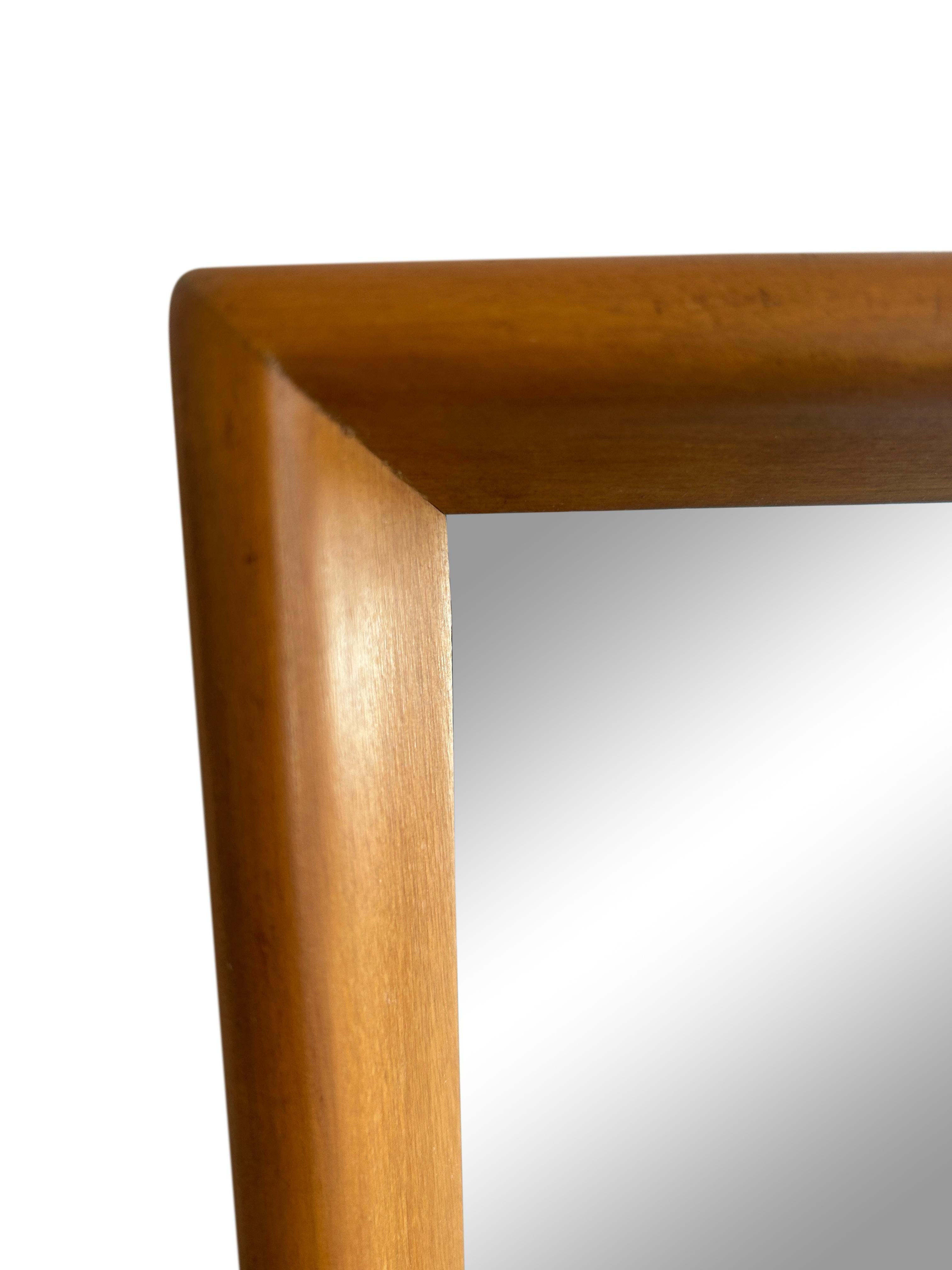 Espejo de pared esculpido en arce rubio macizo de mediados de siglo by Heywood Wakefield Carpintería en venta