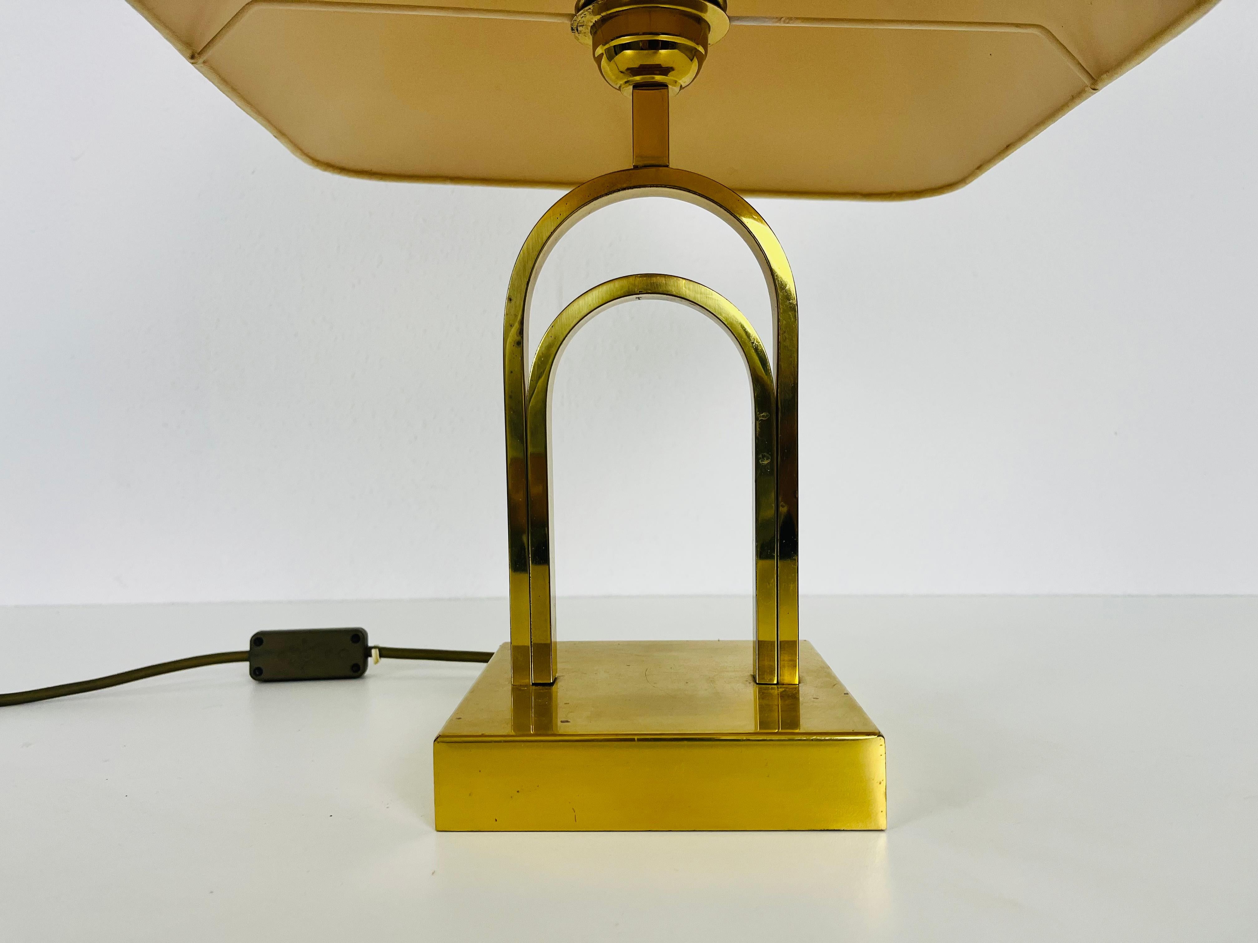 Mid Century Solid Brass and Fabric Shade Table Lamp, 1960s In Good Condition For Sale In Hagenbach, DE