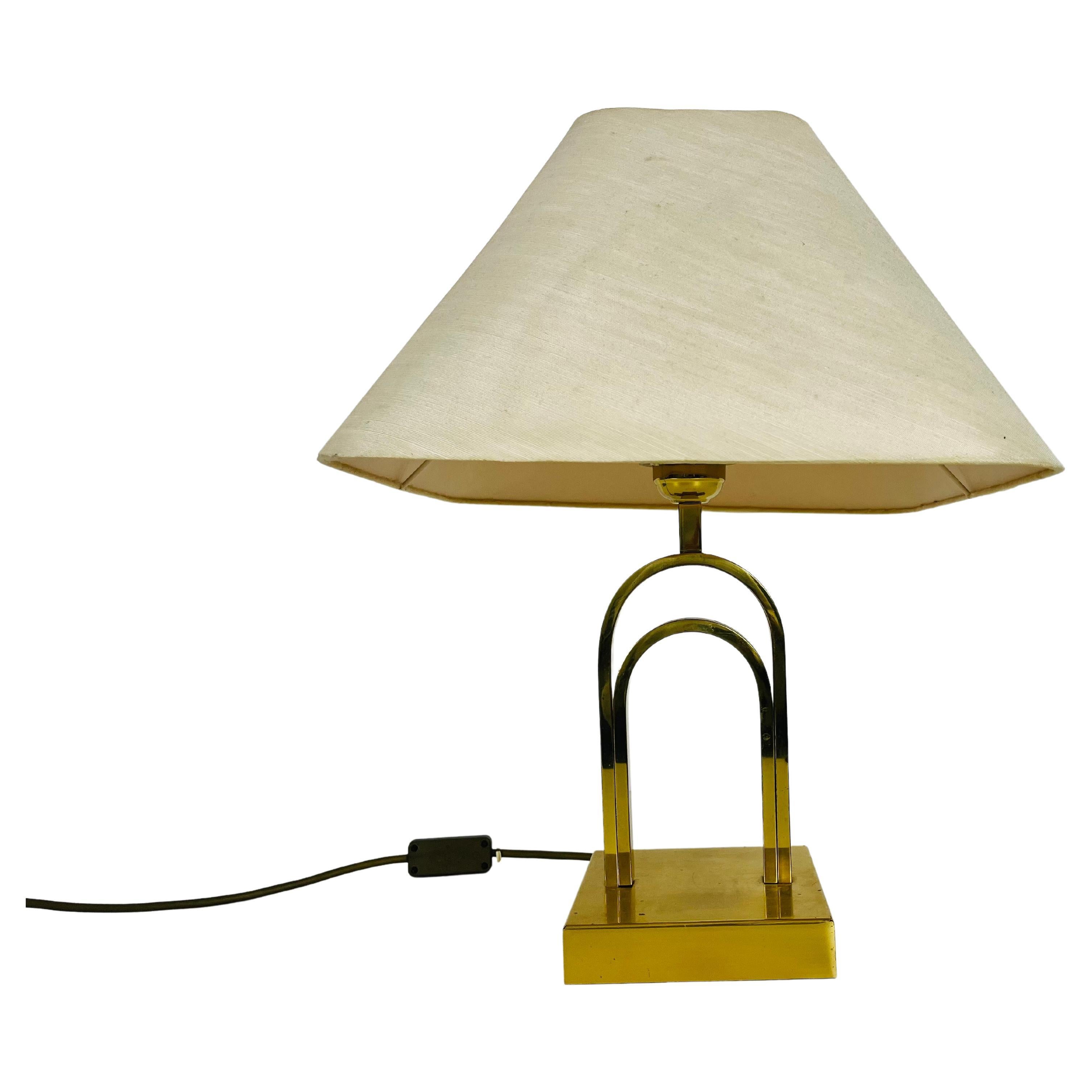 Lampe de table en laiton massif et abat-jour en tissu, années 1960