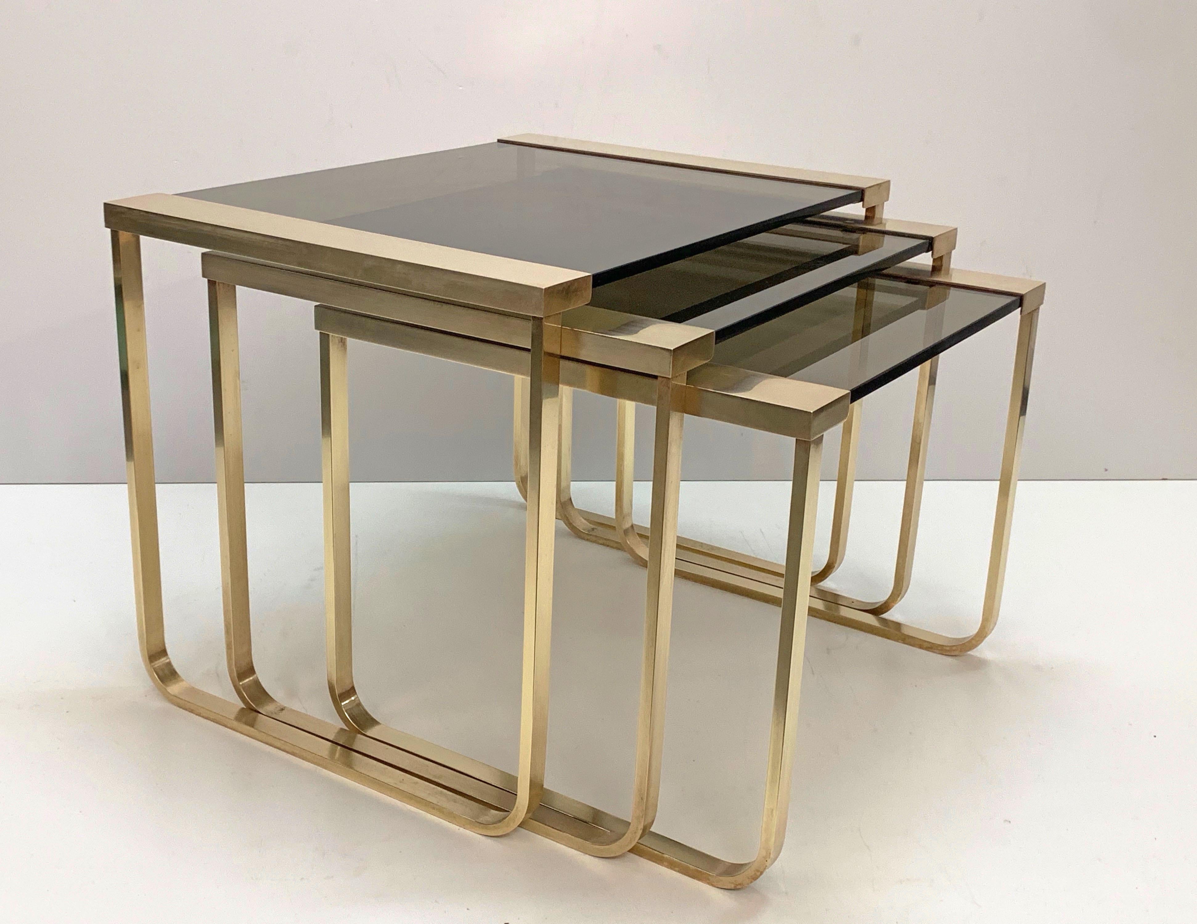 Midcentury Solid Brass and Smoked Glass France Interlocking Side Tables, 1970s In Good Condition For Sale In Roma, IT