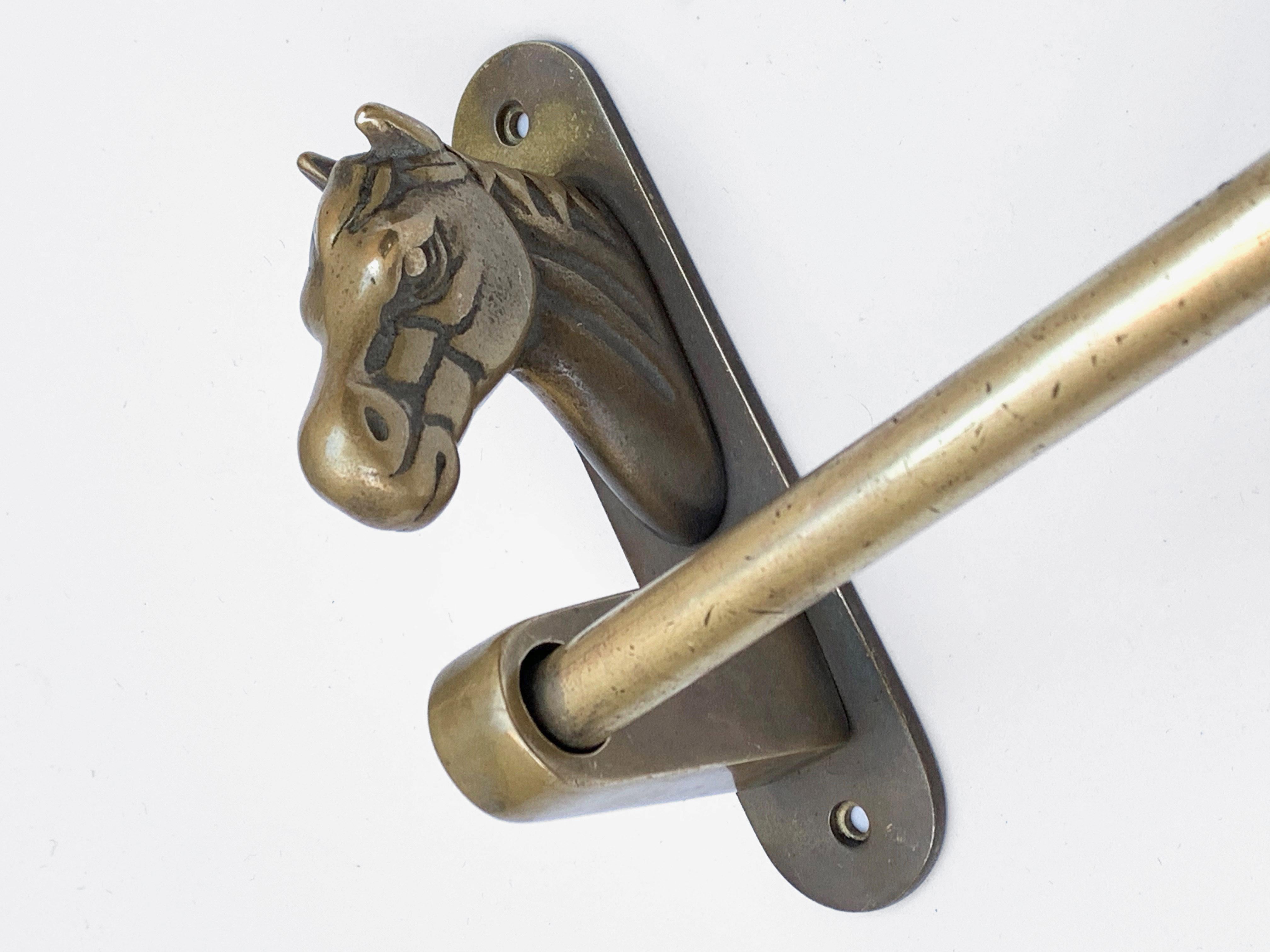 Midcentury Solid Brass Italian Towel Holder with Horse Heads, 1950s For Sale 2