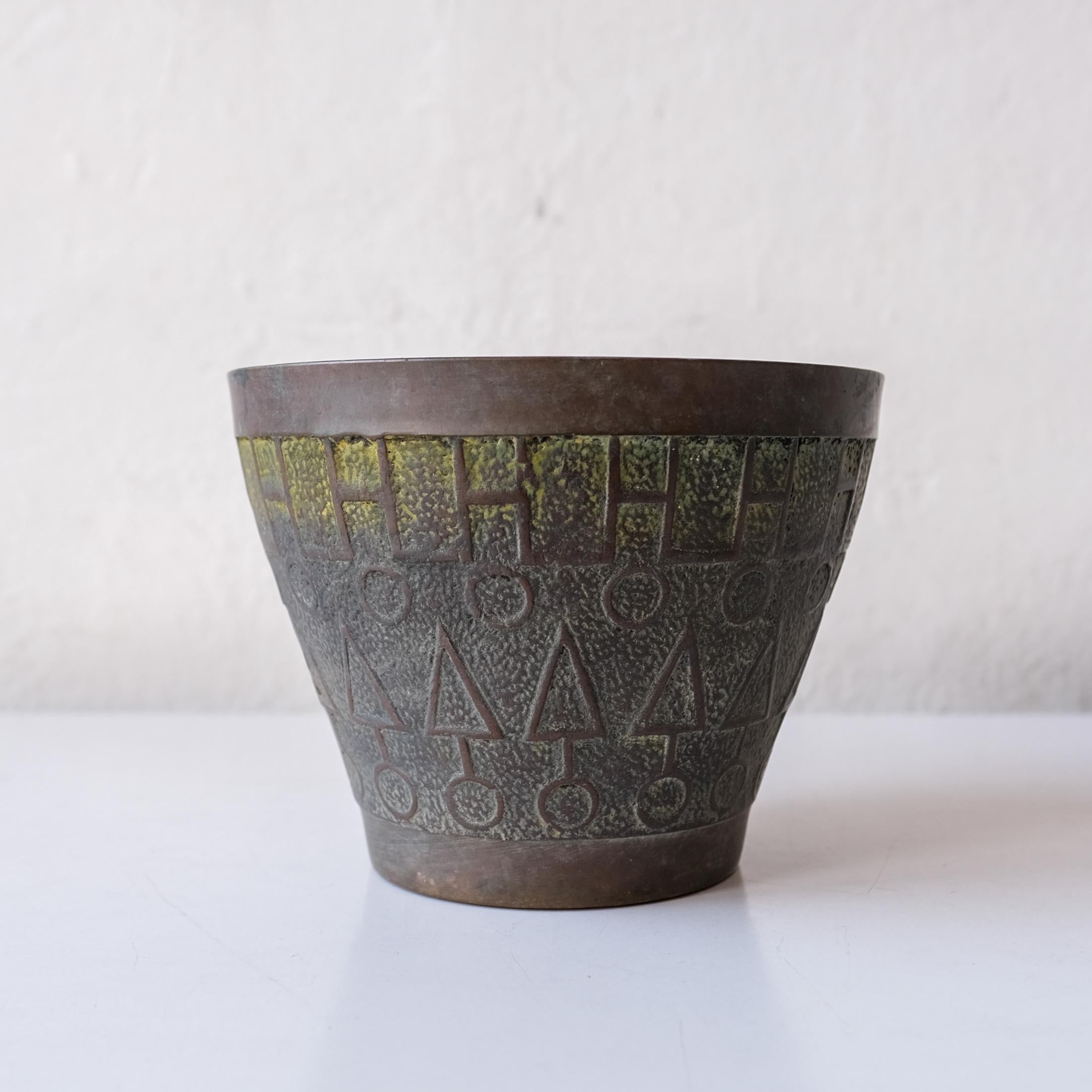Midcentury Solid Brass Planter with Geometric Pattern In Good Condition For Sale In San Diego, CA