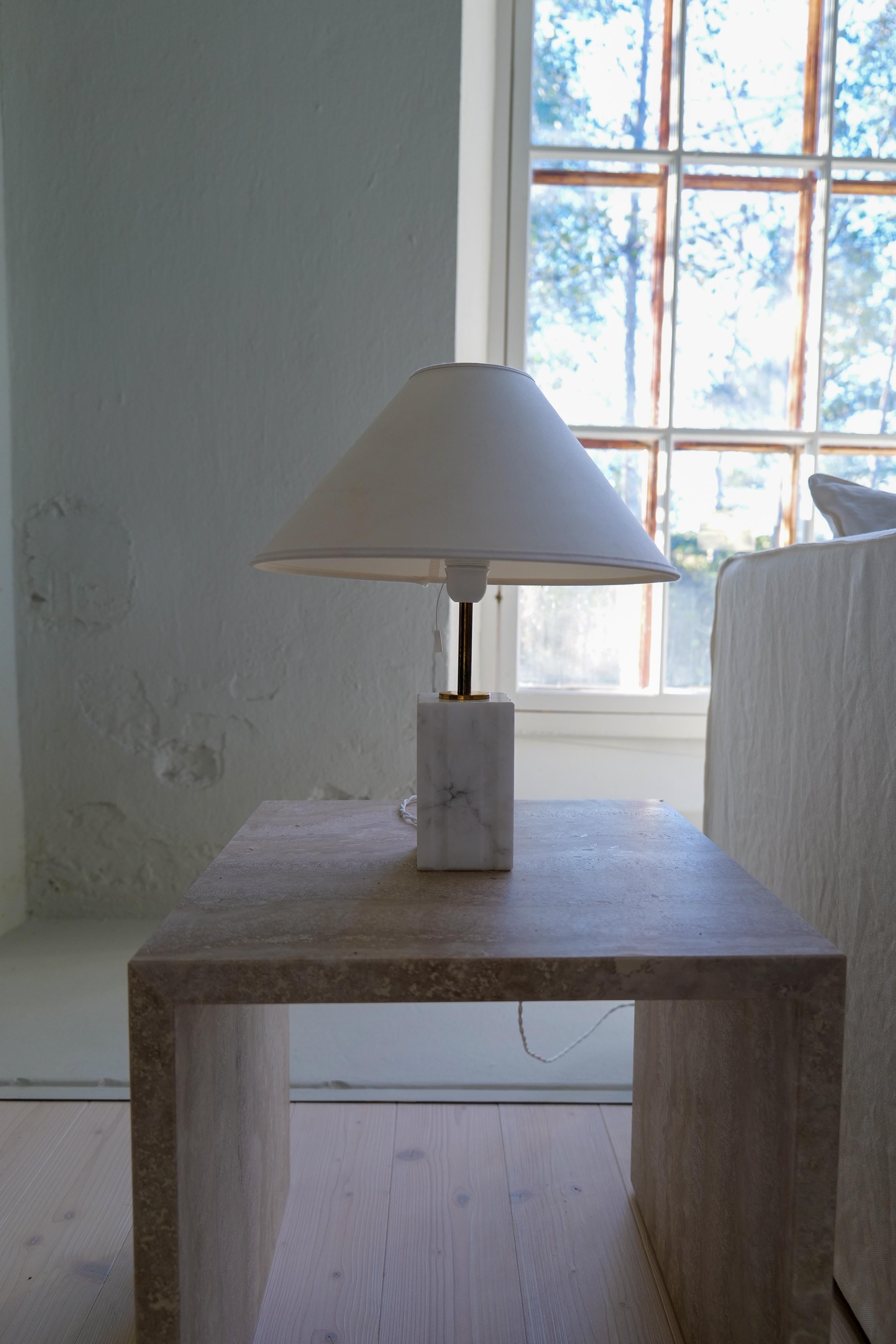 Mid-Century Modern Lampe de table en marbre massif du milieu du siècle Bergboms Suède 1960s en vente