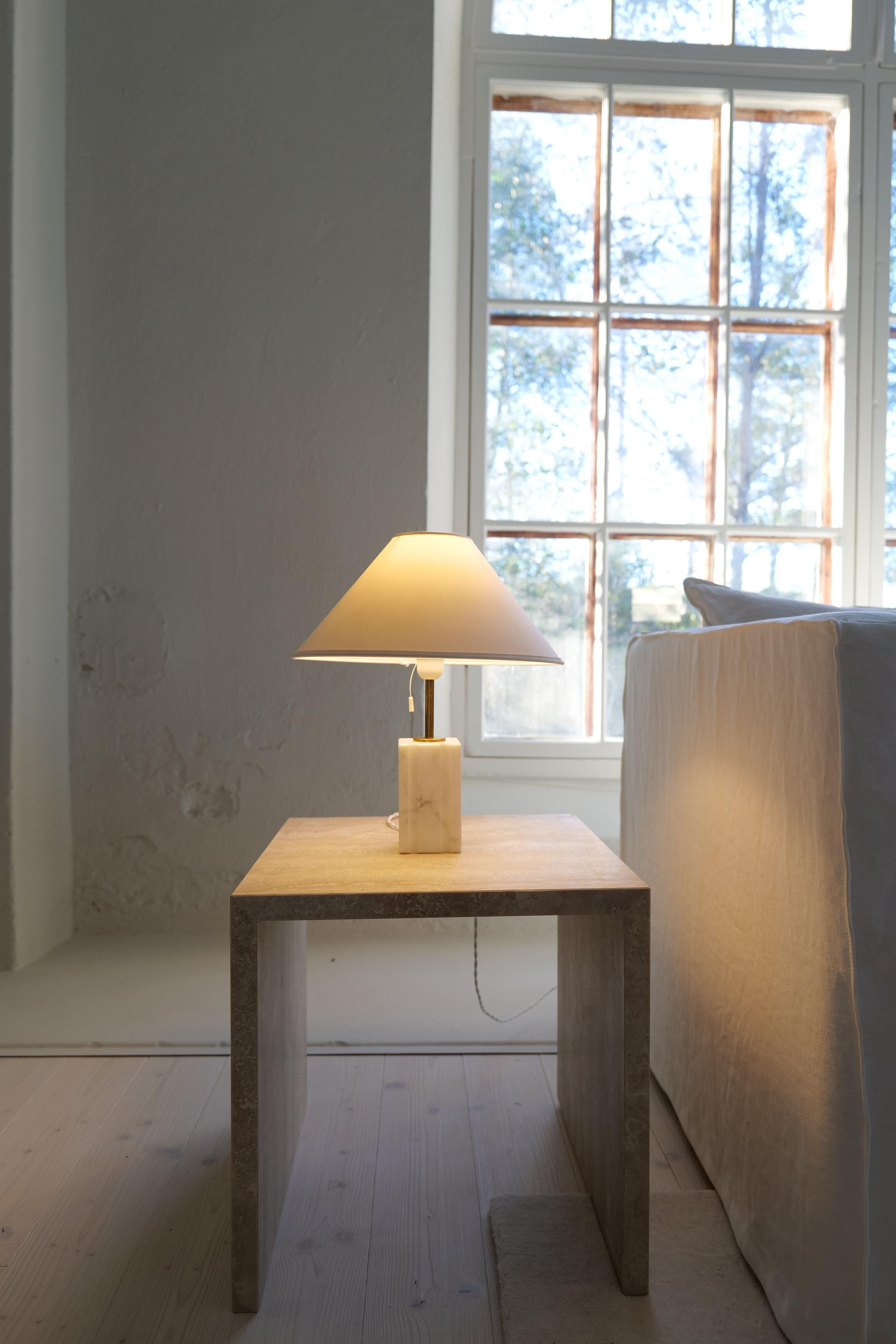 Lampe de table en marbre massif du milieu du siècle Bergboms Suède 1960s Bon état - En vente à Hillringsberg, SE