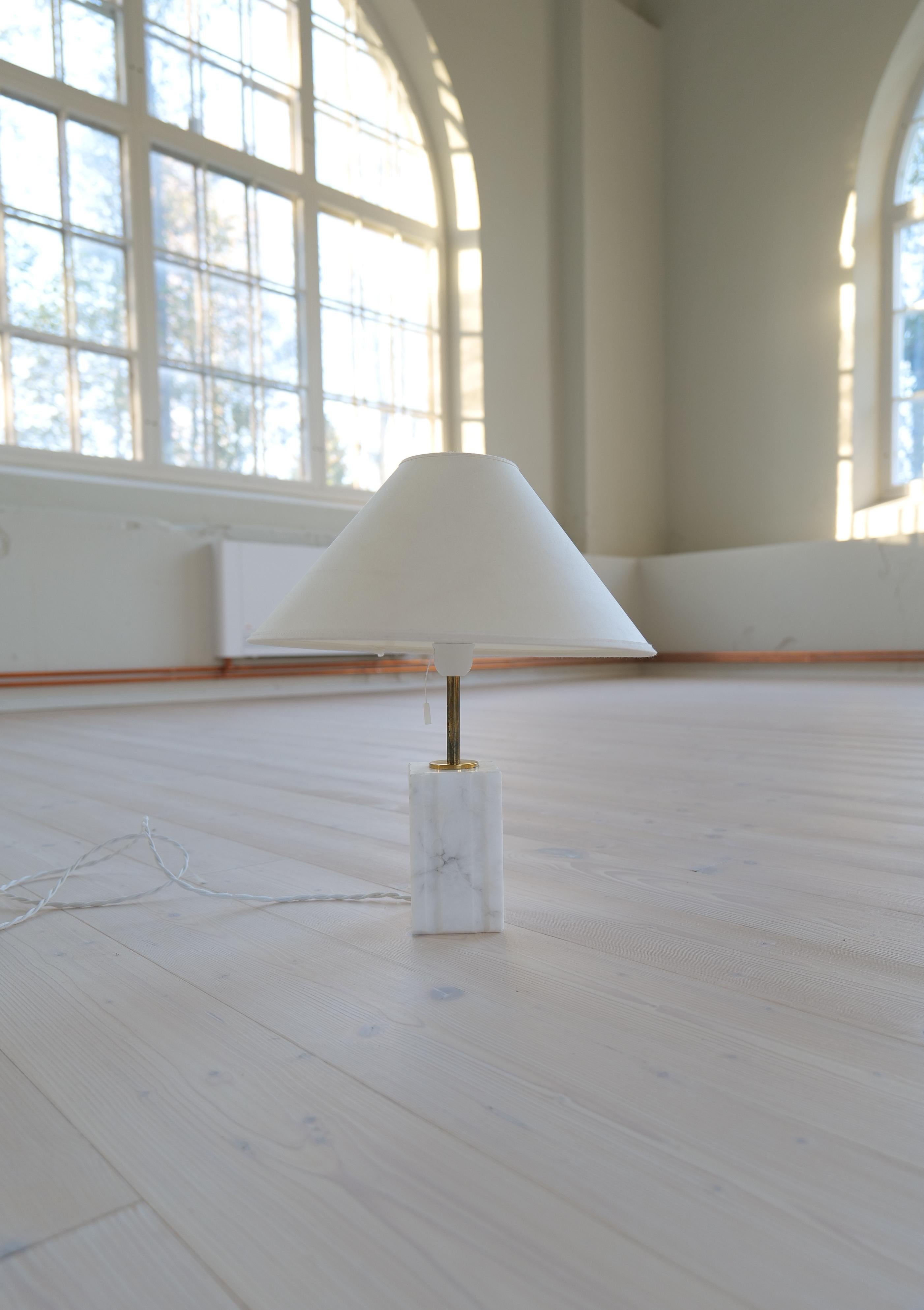 Lampe de table en marbre massif du milieu du siècle Bergboms Suède 1960s en vente 2