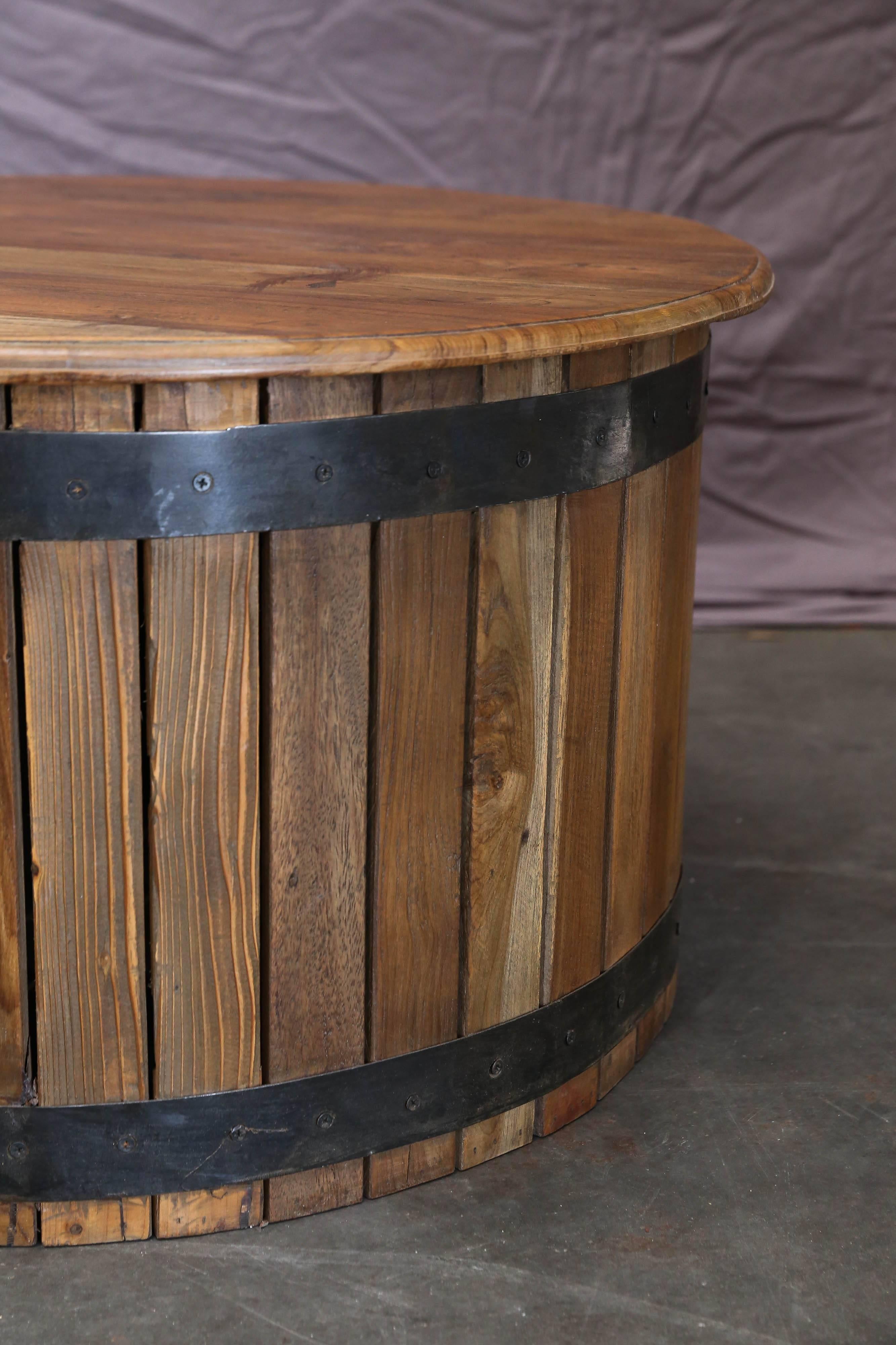 Midcentury Solid Teakwood Round Cocktail Table Made with Recycled Old Beams In Excellent Condition For Sale In Houston, TX