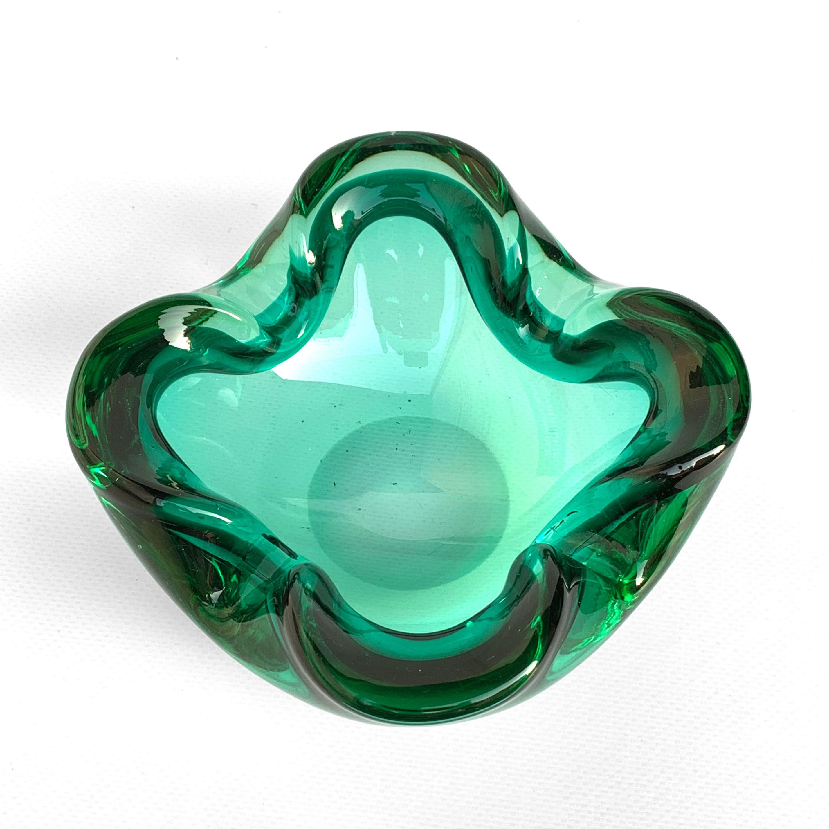 Midcentury Sommerso Murano Green Glass Italian Decorative Bowl, 1960s In Good Condition In Roma, IT