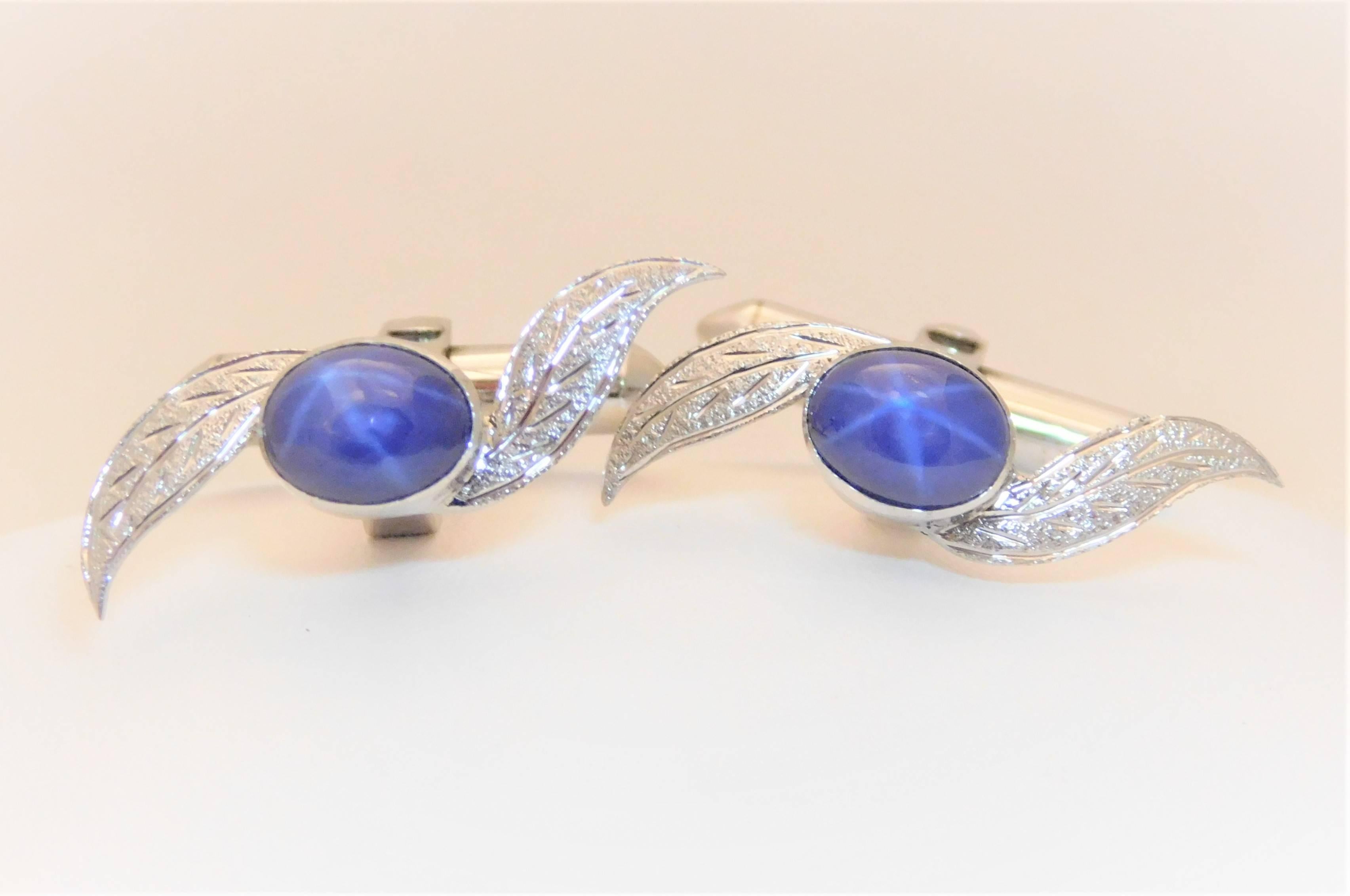 Midcentury Space Age 18 Karat White Gold 3.75 Carat Star Sapphire Cufflinks In Excellent Condition For Sale In Metairie, LA