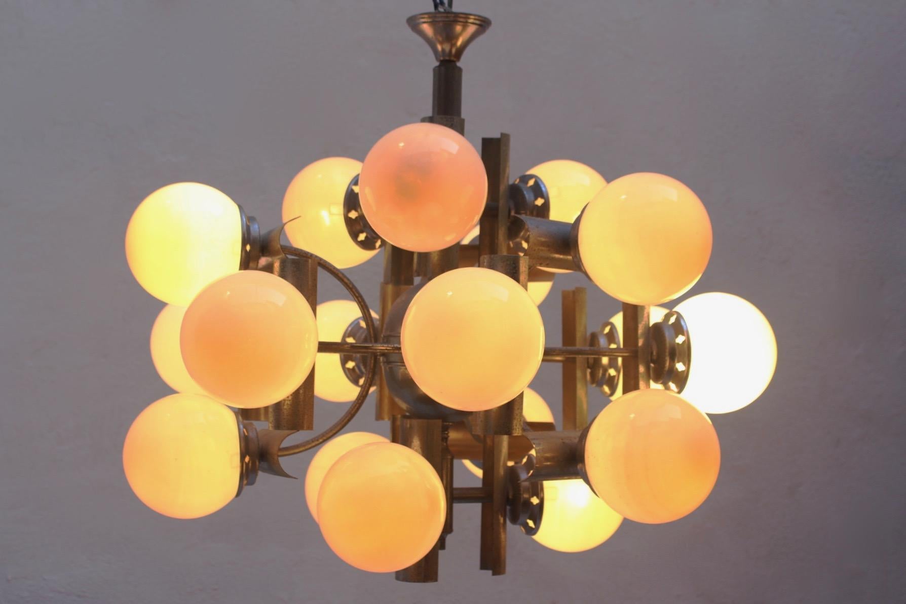 Midcentury Space Age 18 lights Chandelier. Spain, 1960s For Sale 10