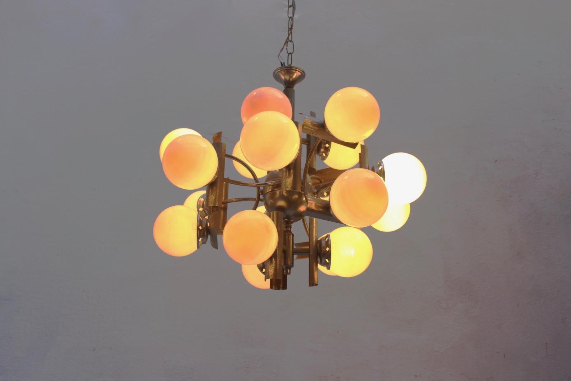 Midcentury Space Age 18 lights Chandelier. Spain, 1960s In Fair Condition For Sale In Valencia, Valencia