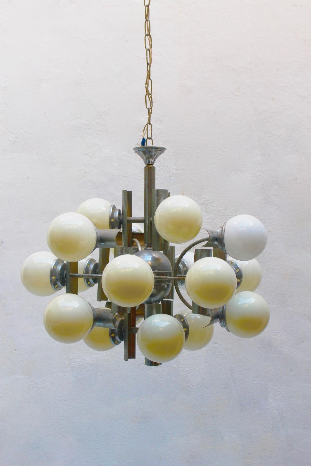 Midcentury Space Age 18 lights Chandelier. Spain, 1960s For Sale 2