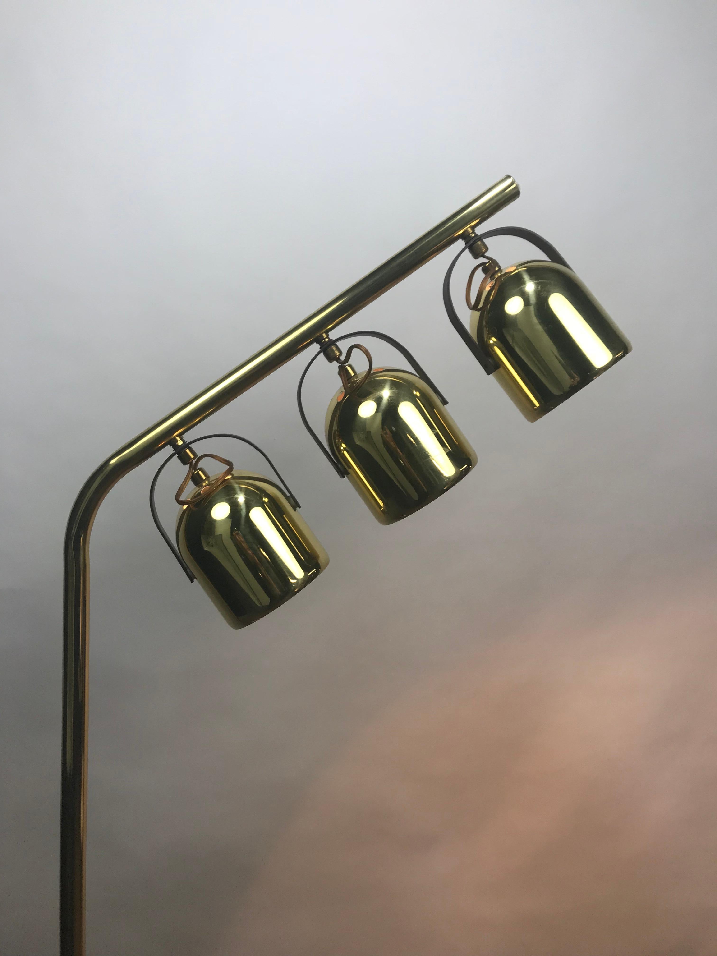 Midcentury Space Age Brass Floor Lamp with Three Pivoting Head after Regggiani In Good Condition For Sale In Buffalo, NY