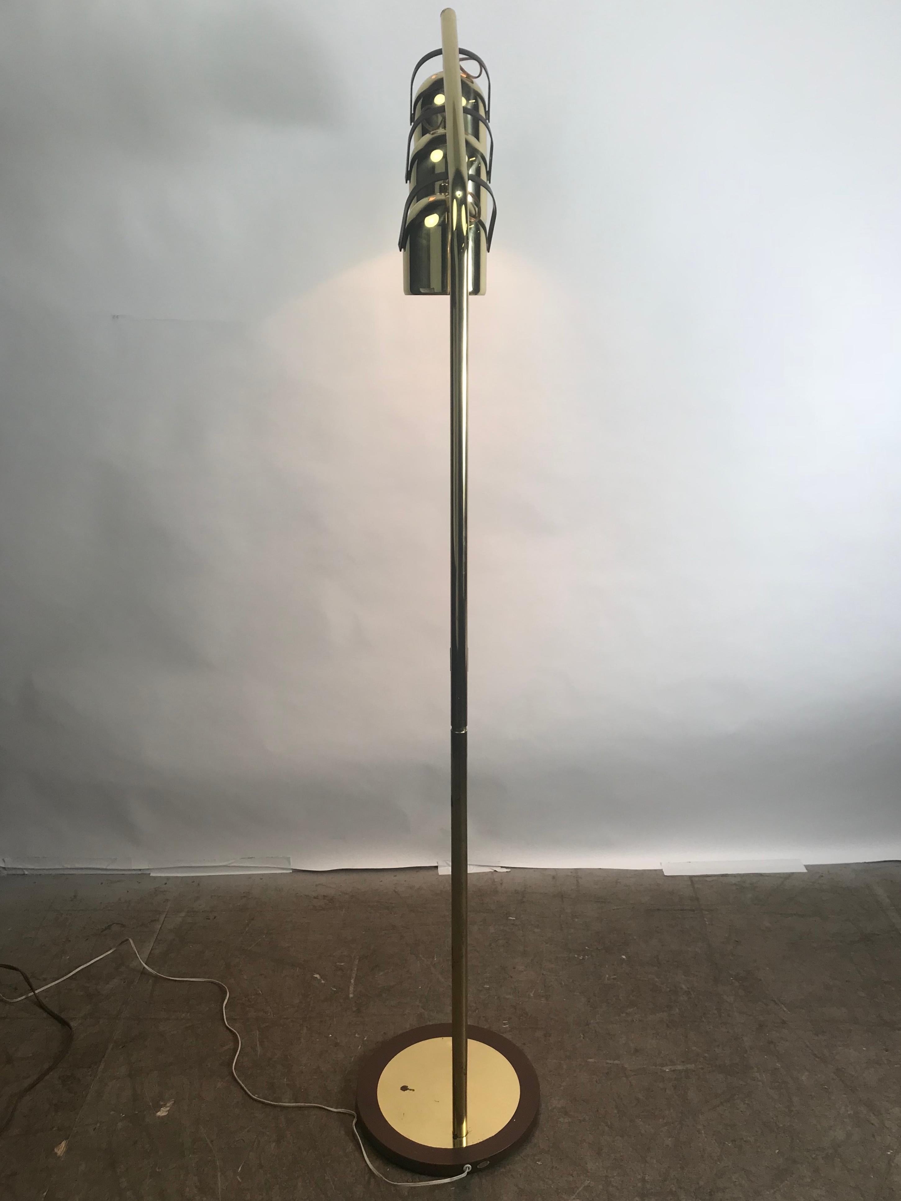 Midcentury Space Age Brass Floor Lamp with Three Pivoting Head after Regggiani For Sale 1
