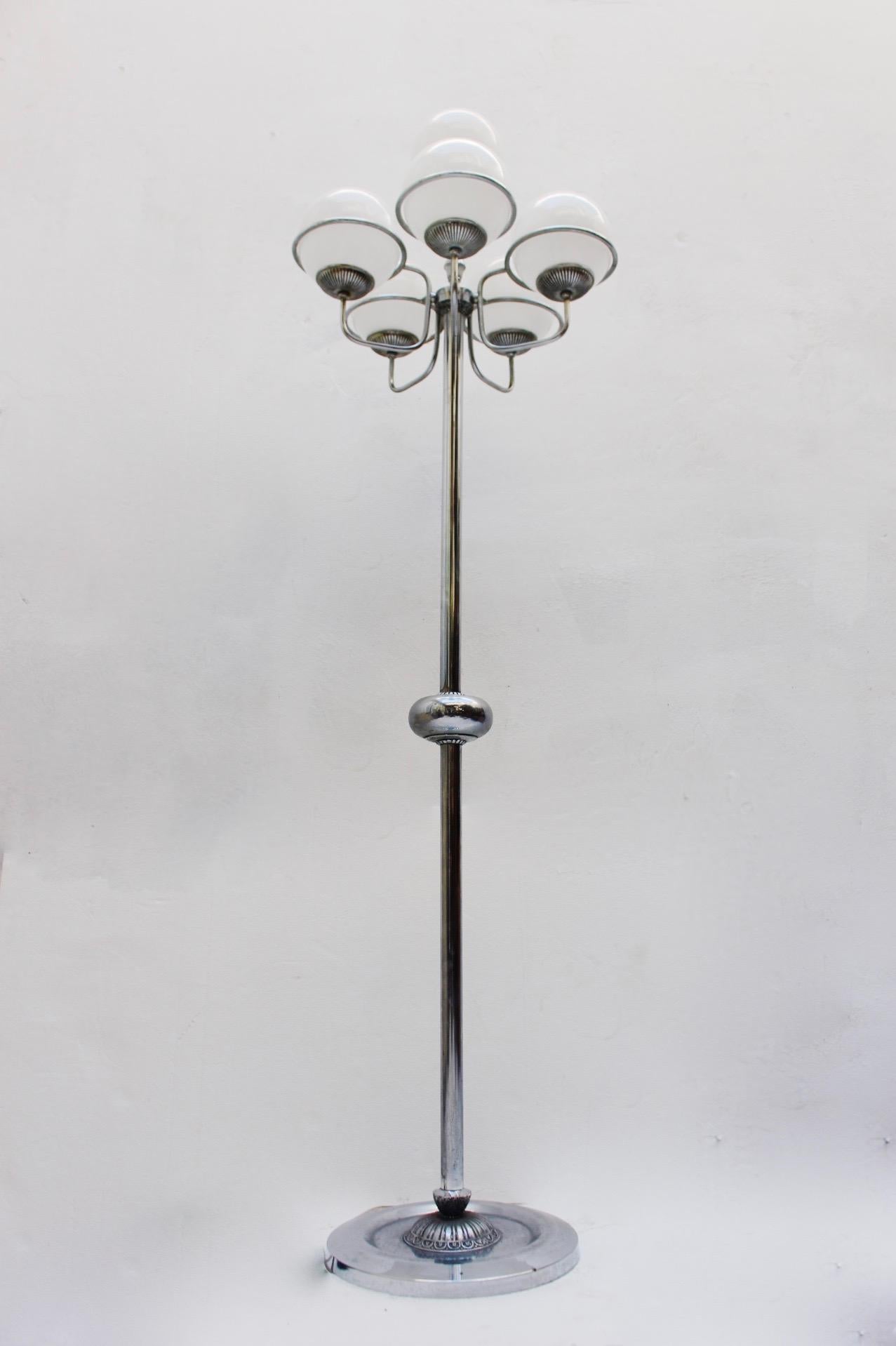 Midcentury Space Age chrome 6-lights floor lamp, 1960s.
Metal structure features signs of wear. Two different floor switches that allows you to use one, five or six lights at a time.
 