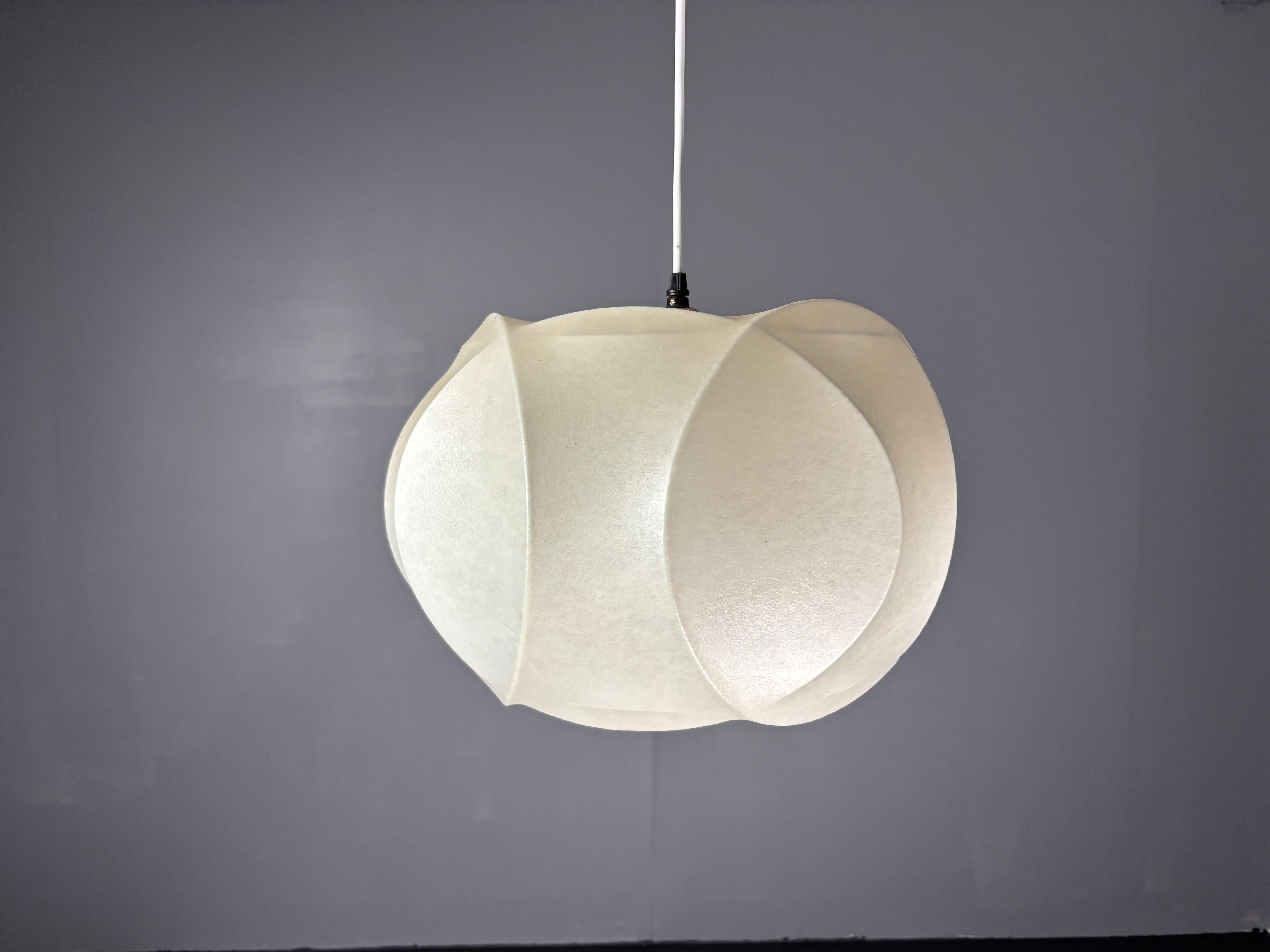 Midcentury space age cocoon hanging pendant ceiling lamp, 1960s For Sale 4