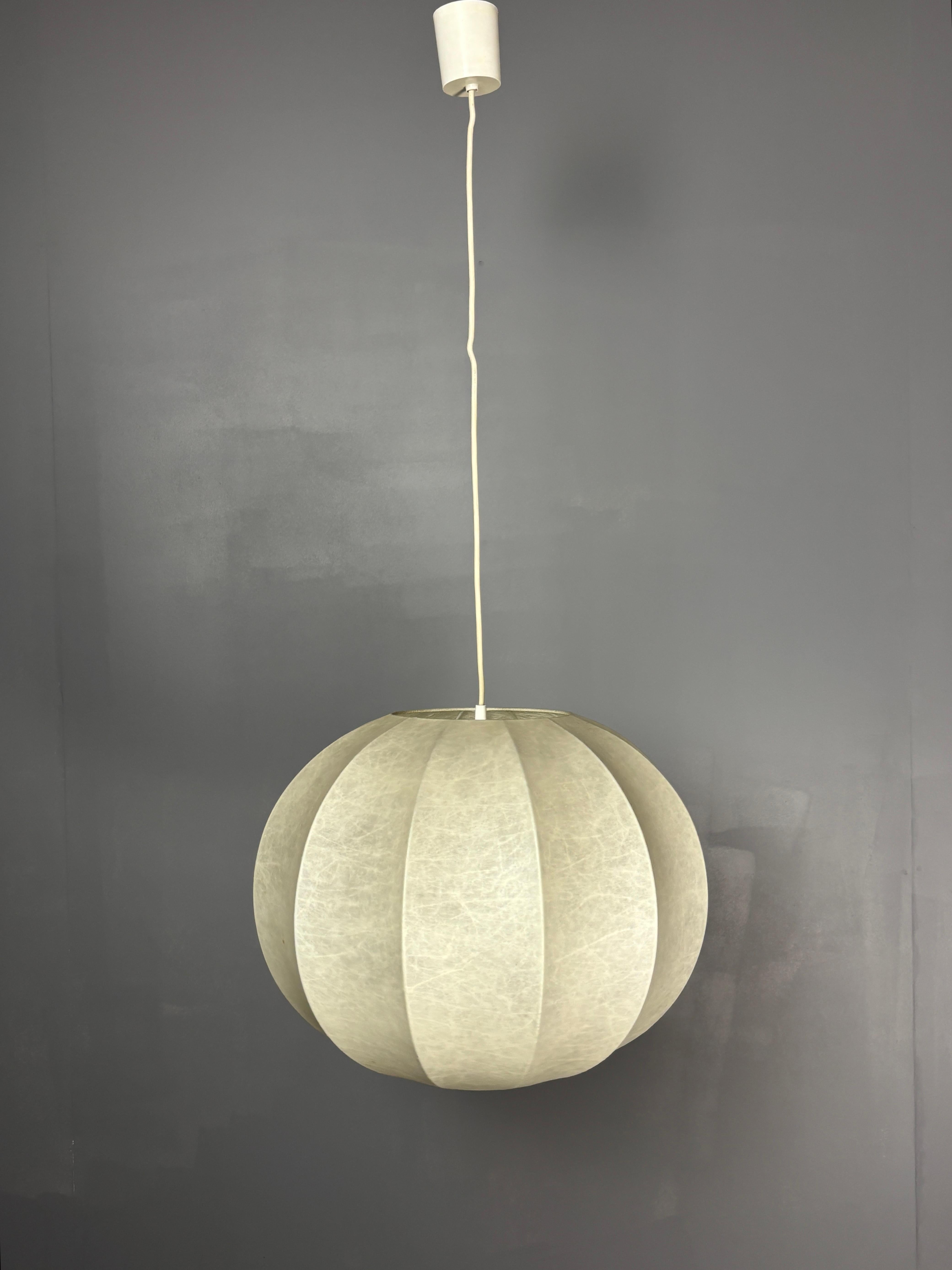 Plafonnier suspendu cocon de l'ère spatiale, années 1960 en vente 7